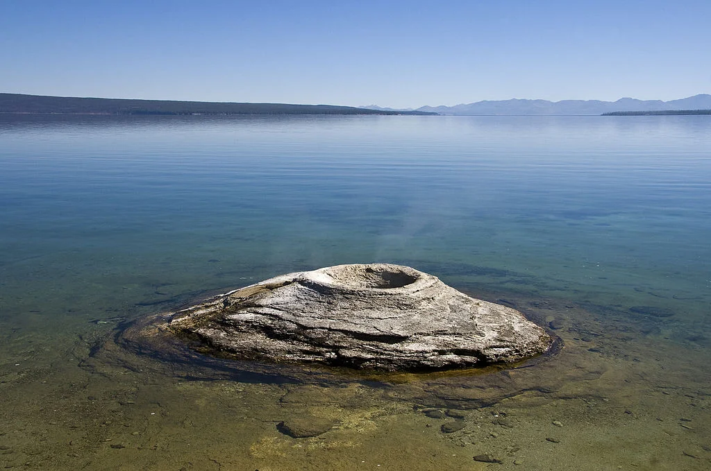 1024px-Fishing_Cone_Geyser_YNP2.jpg