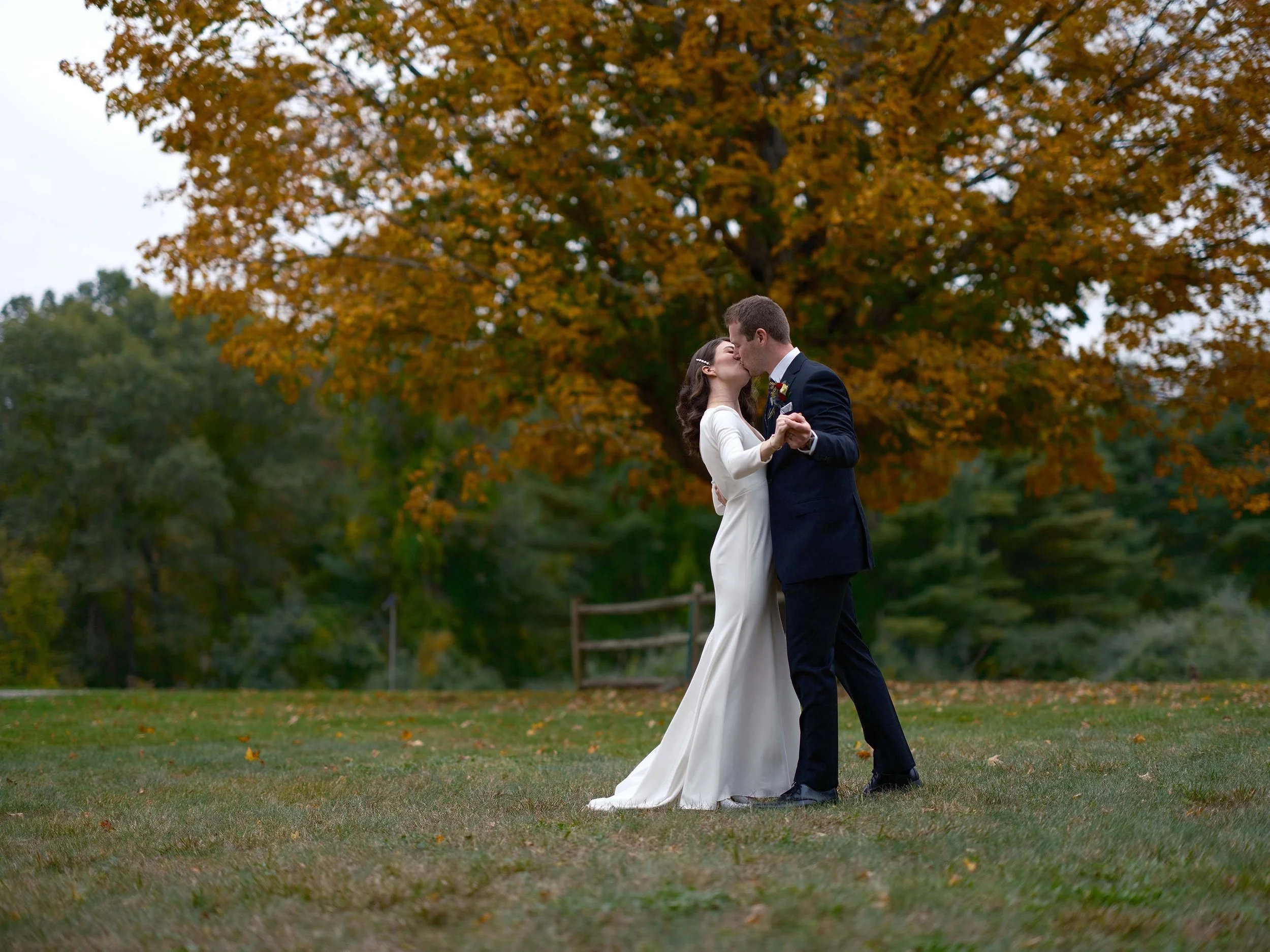 Publick-House-Sturbridge-fall-wedding-couple-embrace-autumn-foliage.jpg