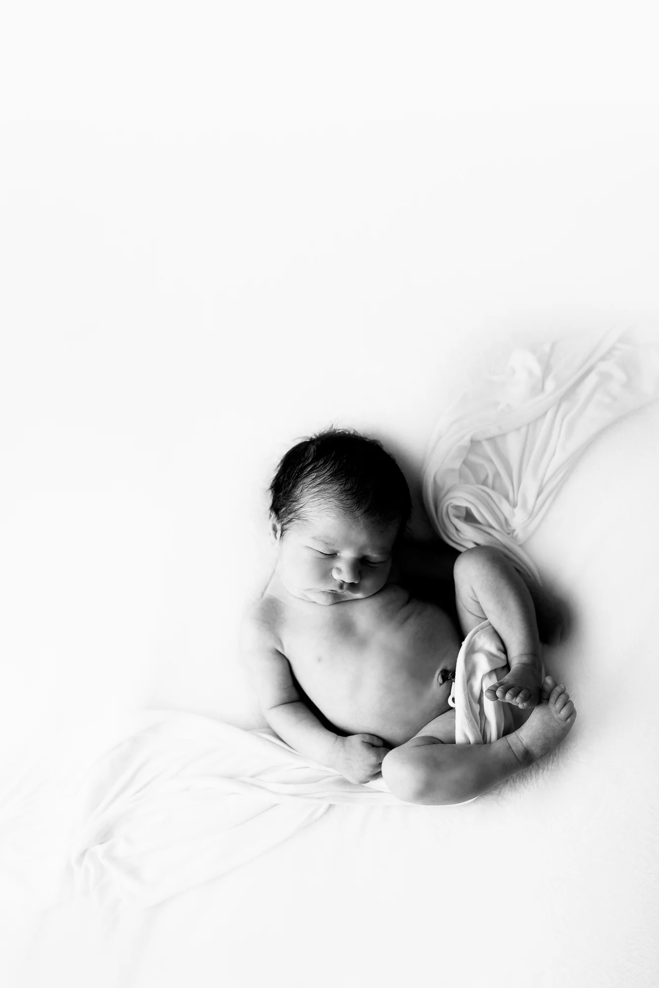 Copy of newborn-photographs-glasgow-back-lie-with-wrap