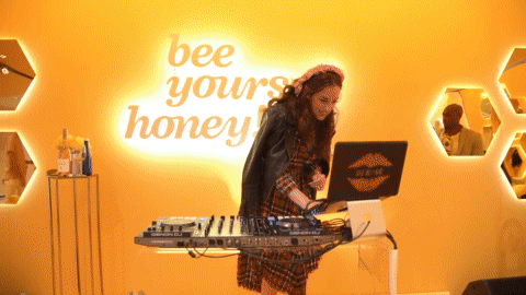 Bumble's_Hive_Experience.gif