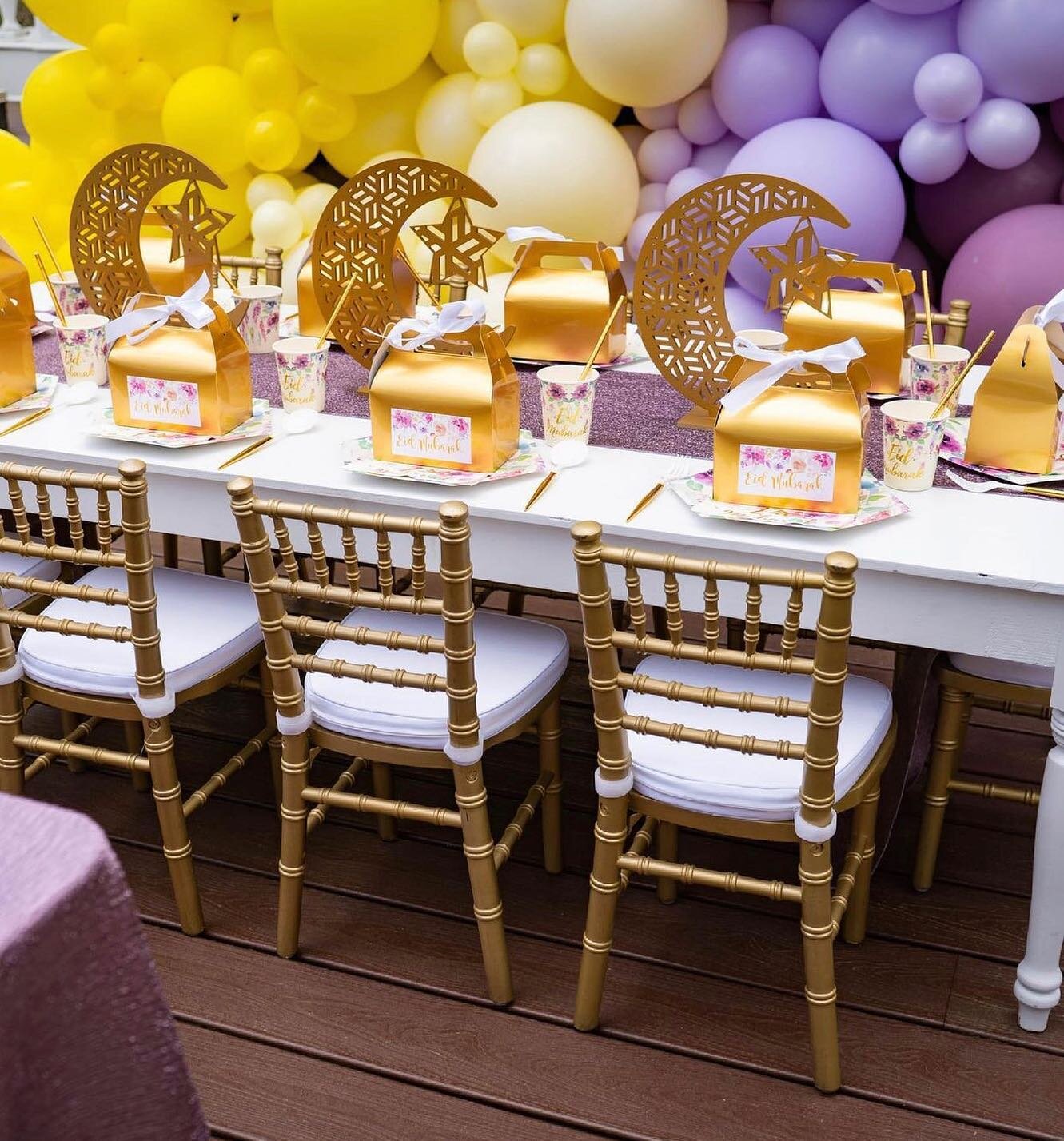 This balloon wall and color scheme for a Eid, religious holiday, celebration really brought those springtime feels to life! Starting off the summer right 💐

Design, planning and decor by @norakevents 

Kids tables and gold chiavari chairs by @little