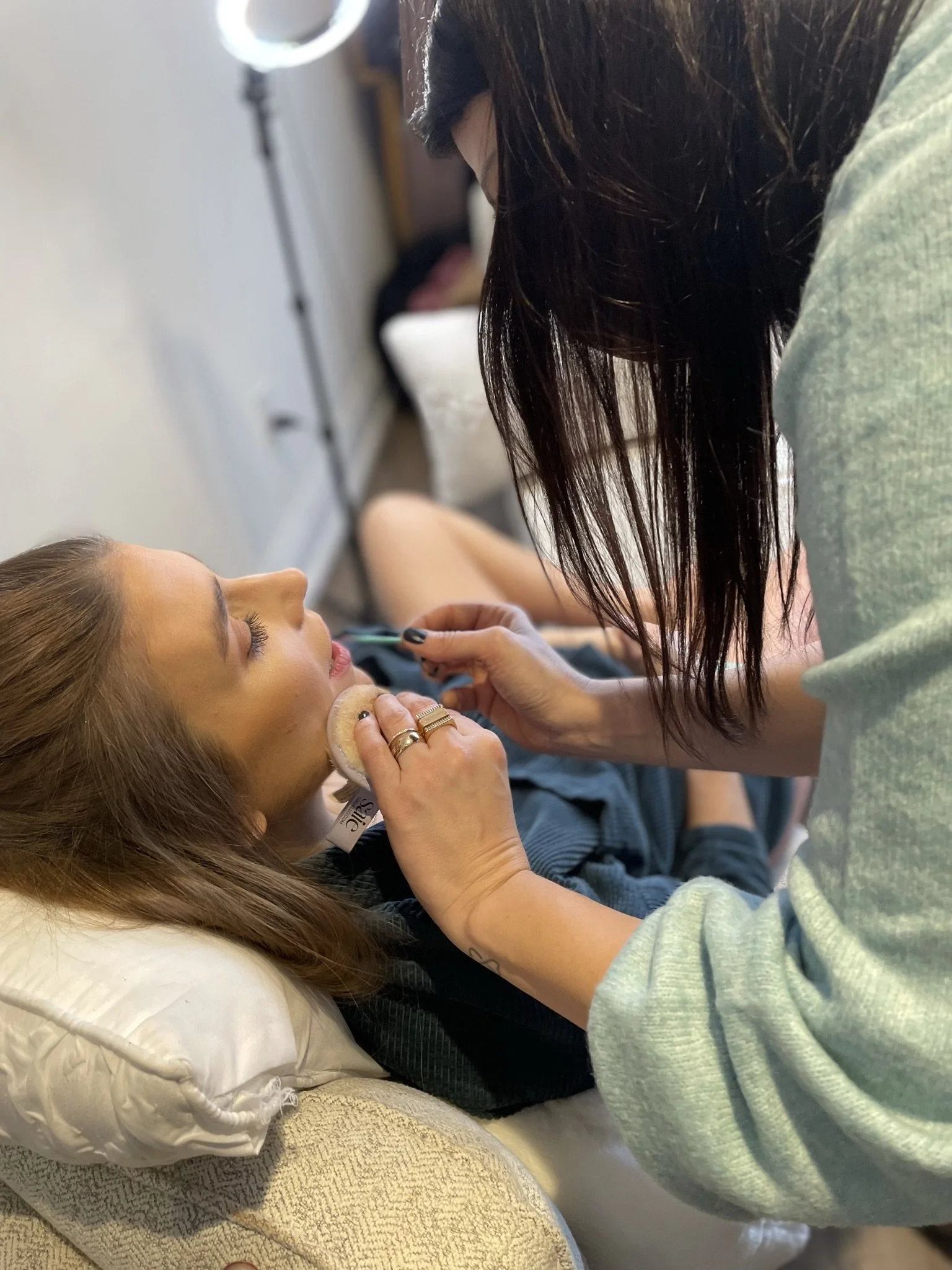 How to DIY your Makeup for your Next Photoshoot? 