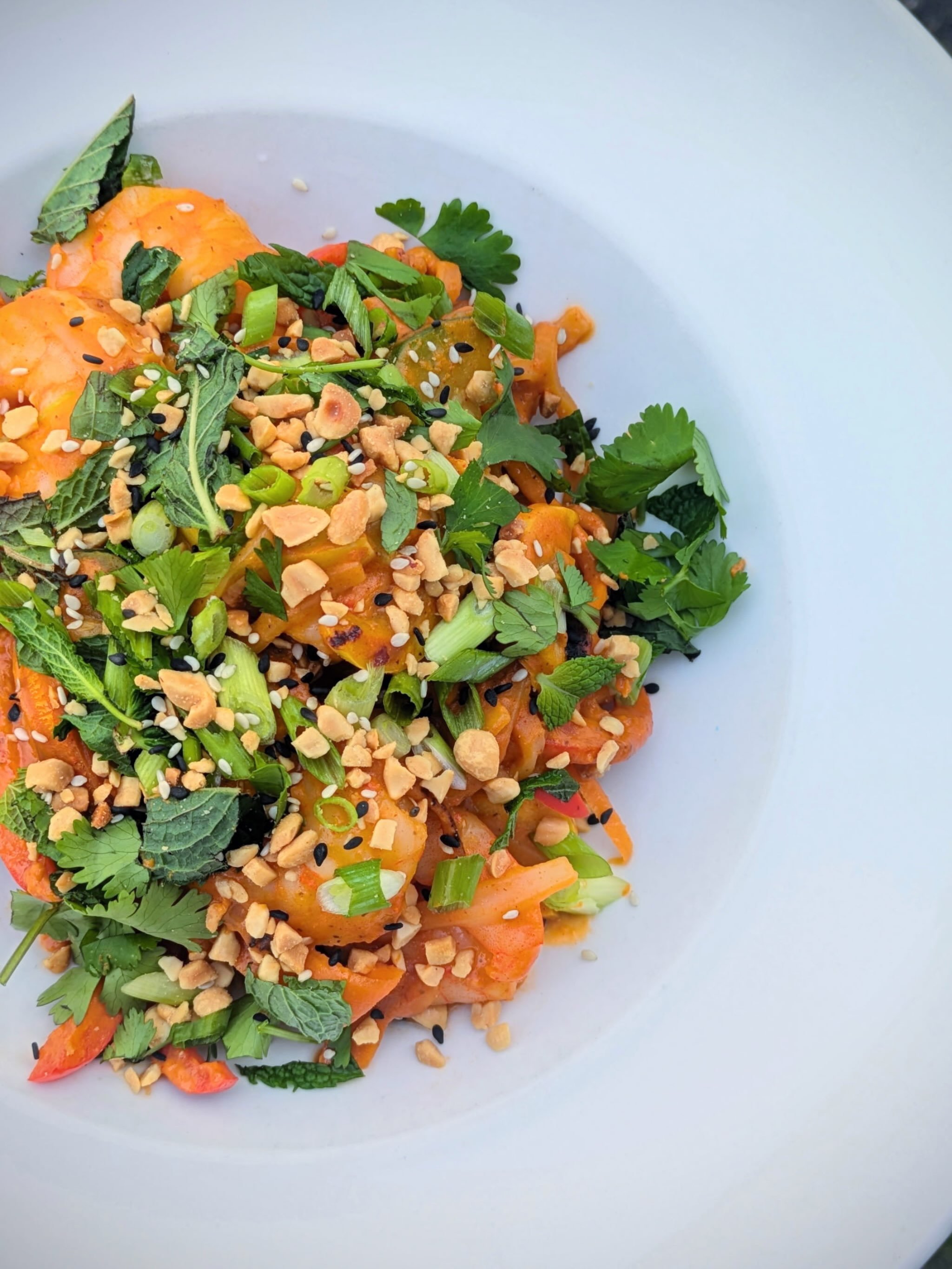 We heard you like noodles so we made you noodles. And it's simply the perfect day for our new Catch of the Day: Spicy Peanut Noodles with Shrimp! With zucchini, carrots &amp; bell pepper and topped with fresh herbs and crunch peanuts. Thanks Chef @mi