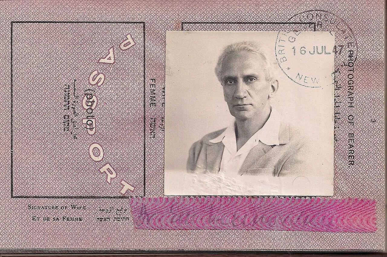 Velikovsky’s 1947 passport, via Wikimedia Commons , licensed under Creative Commons (CC BY-SA 4.0)
