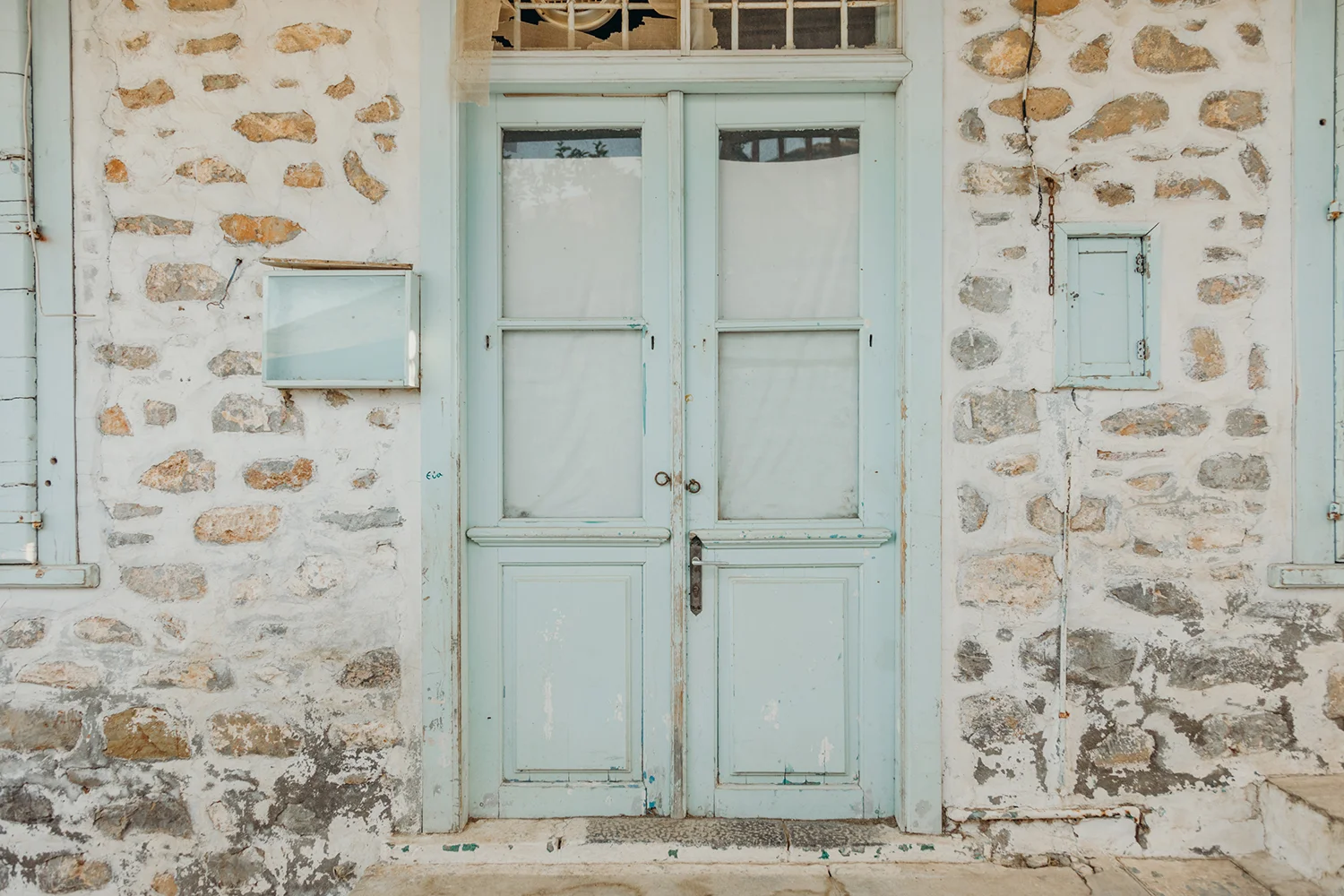 10101040shewanders.creativeclique.greece.jpg