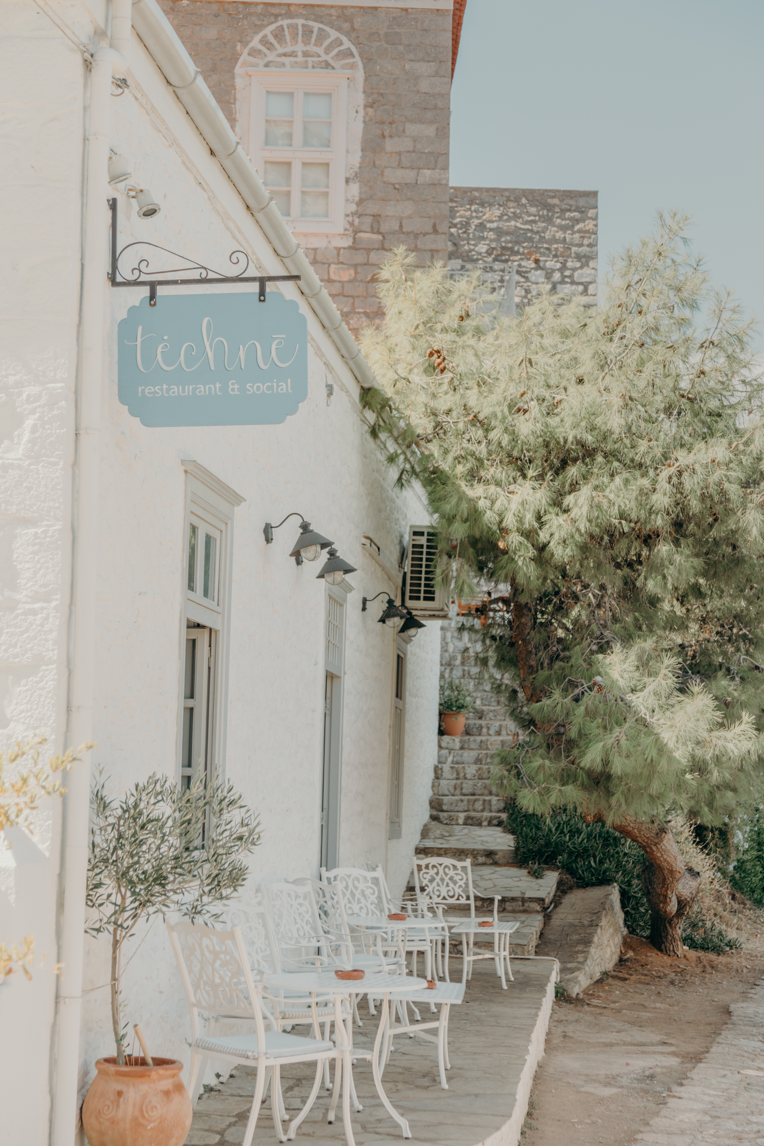 10121048shewanders.creativeclique.greece.jpg