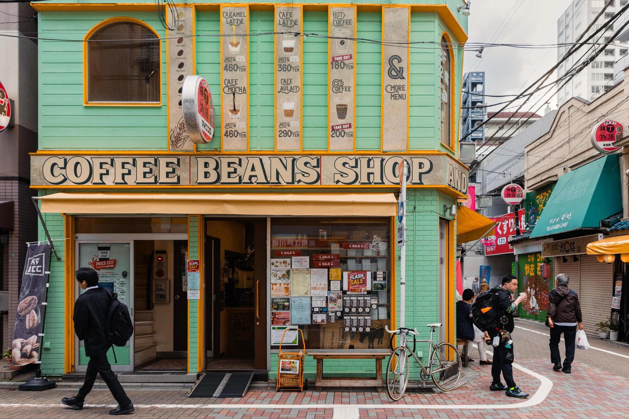 1148.color.finding.shewanders.suzanne.ofeldtjapan.JPG
