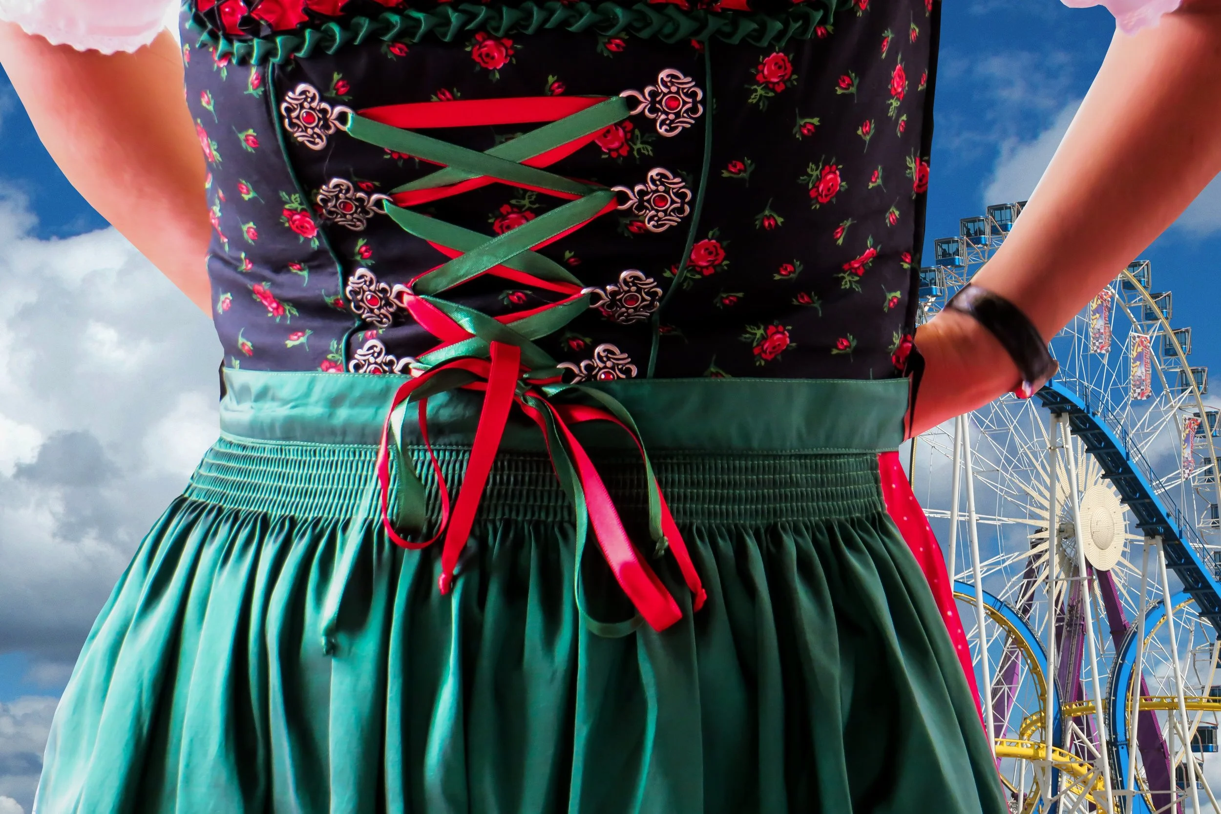 dirndl-2639846.jpg