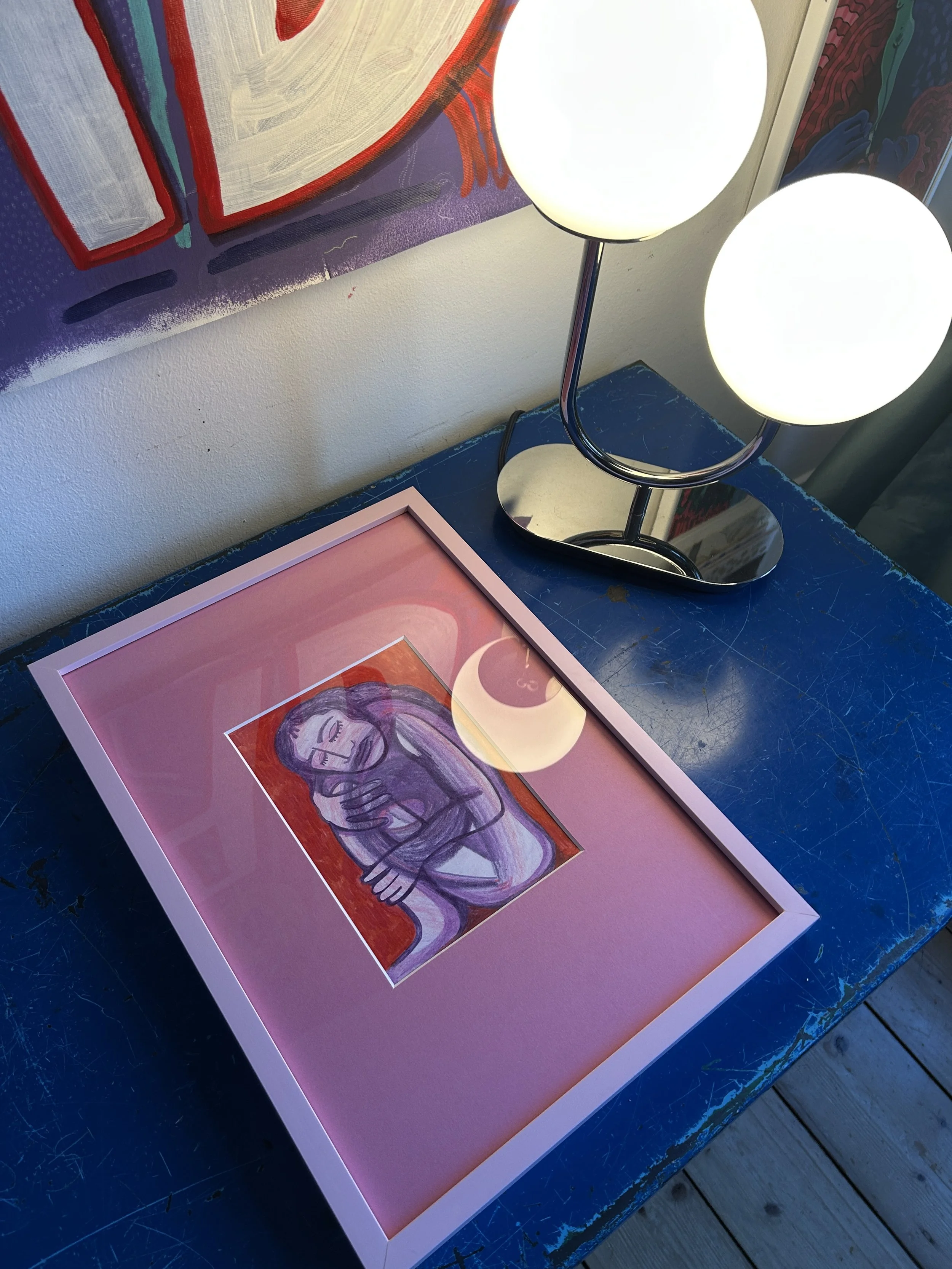 Dolle Liebe 1 – originale Buntstiftzeichnung auf Papier im pinken Holzrahmen
