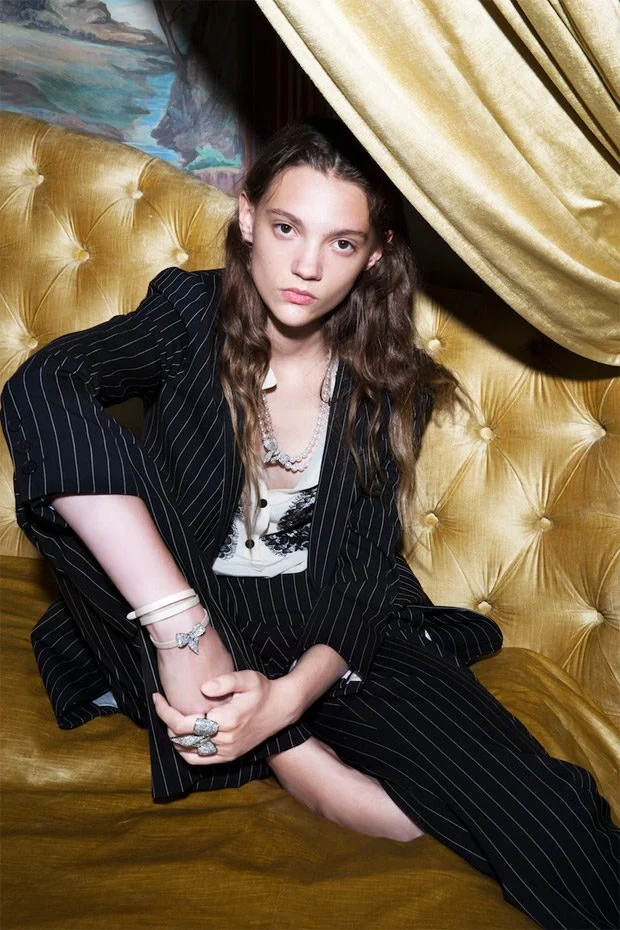 Liz-Barker-Elle-Japan-Oskar-Cecere-05-620x930.jpg