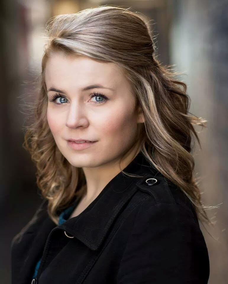 Vikki Bebb - Headshot .png