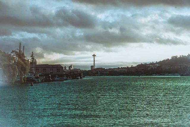 Such a breathtaking shot of our beautiful city! 
@ogsnipe
.
.
.
.
.
.
#editorial #seattleportraits #photooftheday #streetmeetwa #donwtownseattle #waterphotography #commonraw #seattlecreatives #sonya7ii #bellevue #lakewashington #portofseattle #seattl