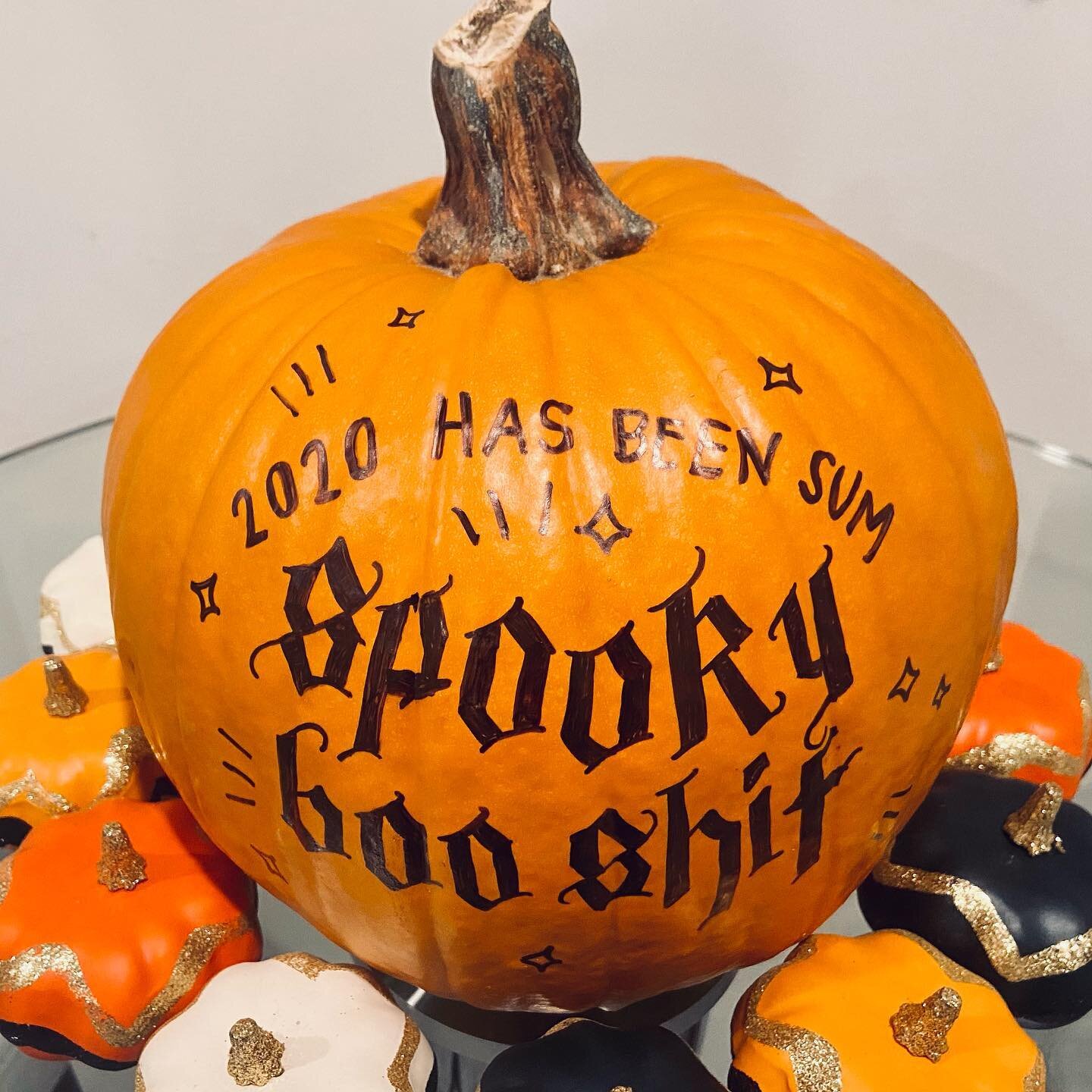 Now that halloween is over, we can usher in the actual spooky season: election season + aftermath. 
.
.
.
.
.
.
#handlettering #handlettered #sharpie @sharpie #pumpkin #pumpkinlettering #blackletter #spookylettering #ladieswholetter #handdrawntype #h