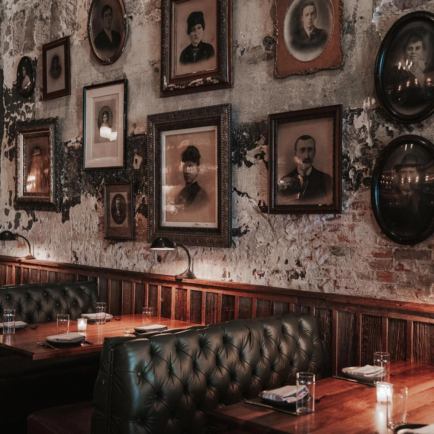 Tuck yourself away in our cozy dining room, the booth is yours 🕯️

#phillyrestaurants #harpandcrown #candlelitdinner