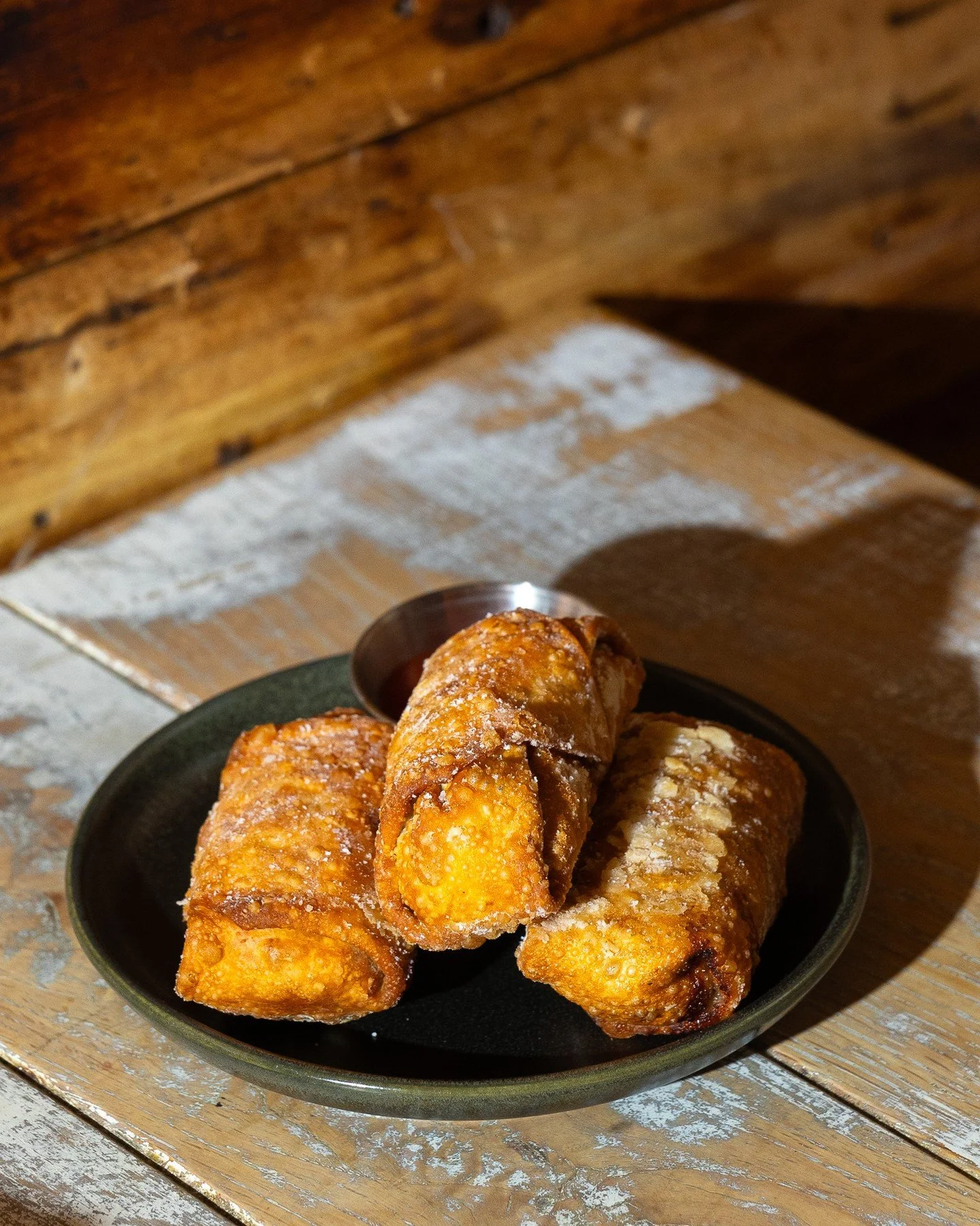 Everyone&rsquo;s favorite is calling&hellip; Cheesesteak Eggroll at Harp &amp; Crown 🤤 Tap the link in our bio to book your reservation! #eggroll #cheesesteak #phillyrestaurant