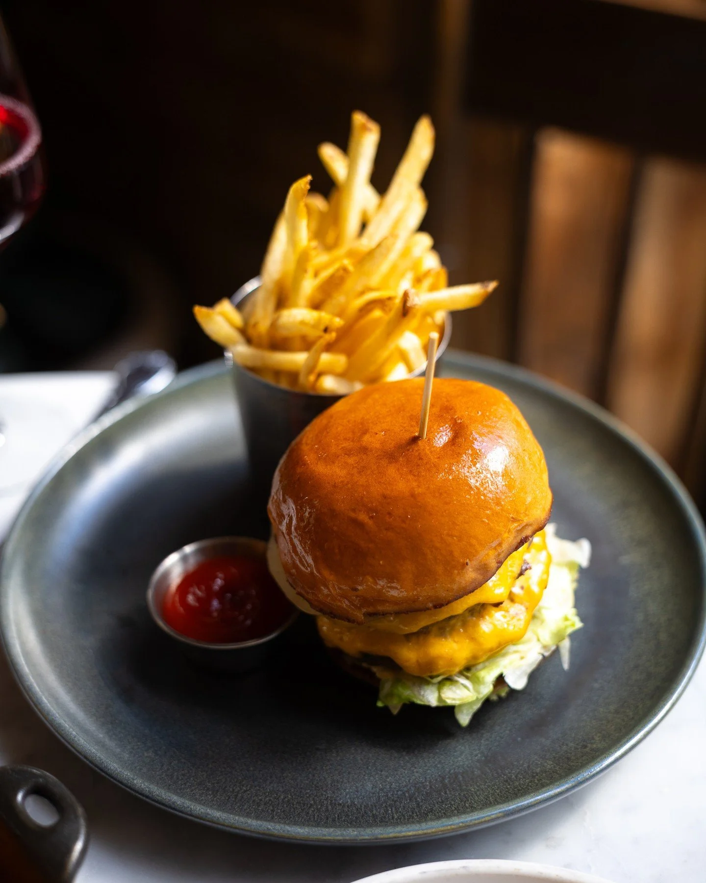 It&rsquo;s International Burger Day, which means your favorite burger is non-negotiable for dinner tonight 🍔 ✨⁠
⁠
Tap the link in bio to book.