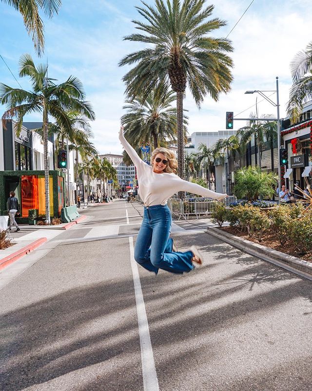 How excited I am about performing at Kix Country’s Fest tomorrow with @jimbrownmusic! Tickets available at charlyreynolds.com/tour 🤩