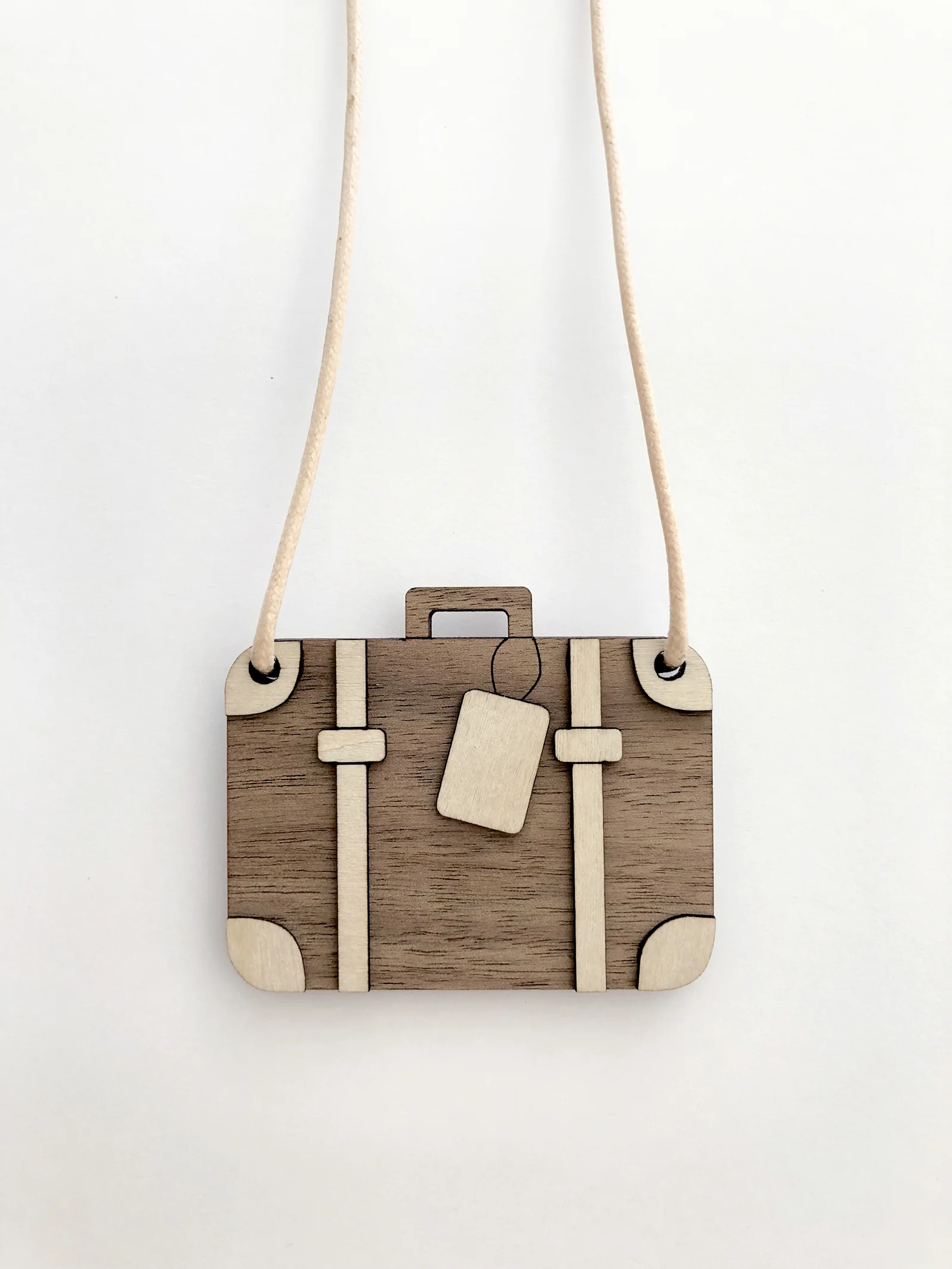 luggage_necklace_3.jpg