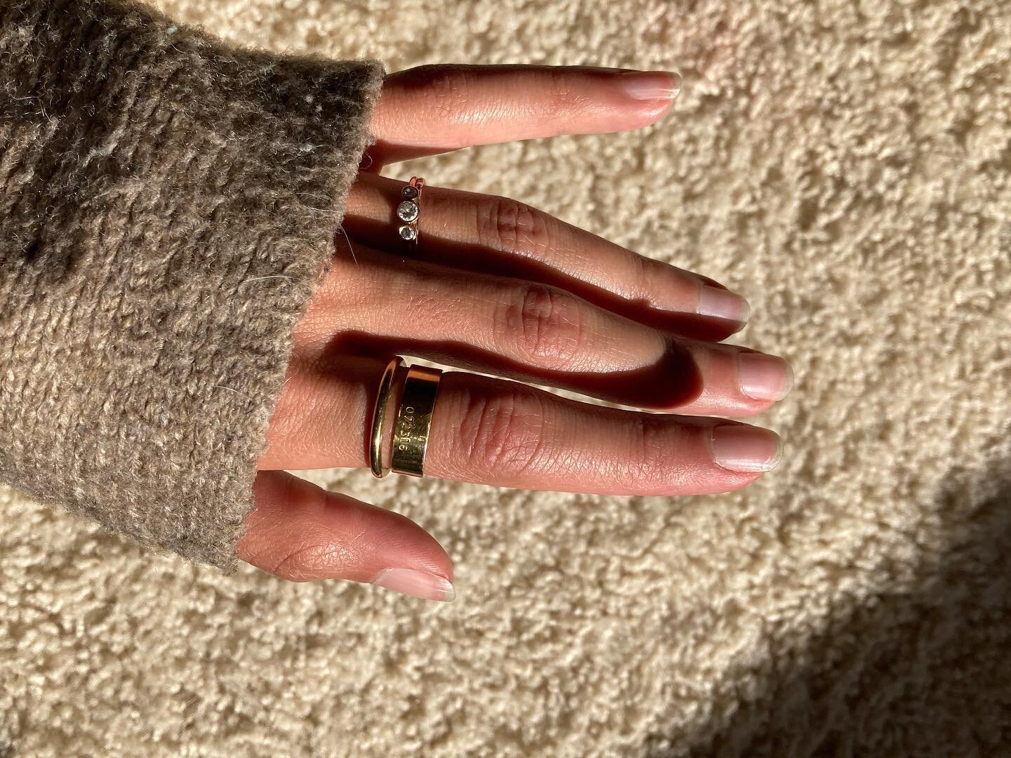 Golden rings in golden light. 
@itsgldn is having their ONLY sale of the year right now through November 21st! 15% off orders up to $150 (excluding solid gold!) 
⠀⠀⠀⠀⠀⠀⠀⠀⠀
So you can get stunning and personalized jewelry pieces for yourself or to gif