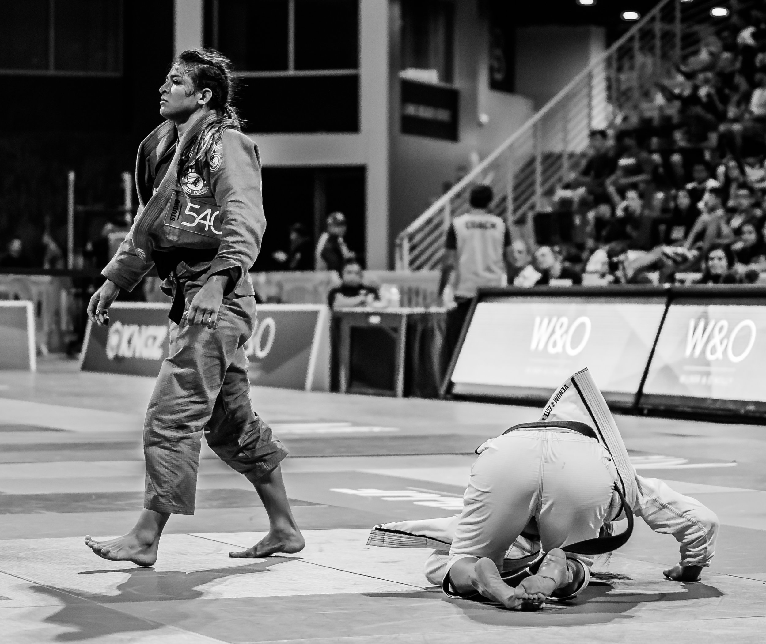 Mic drop for the Lightweight Gold brought to you by Bia Mesquita.