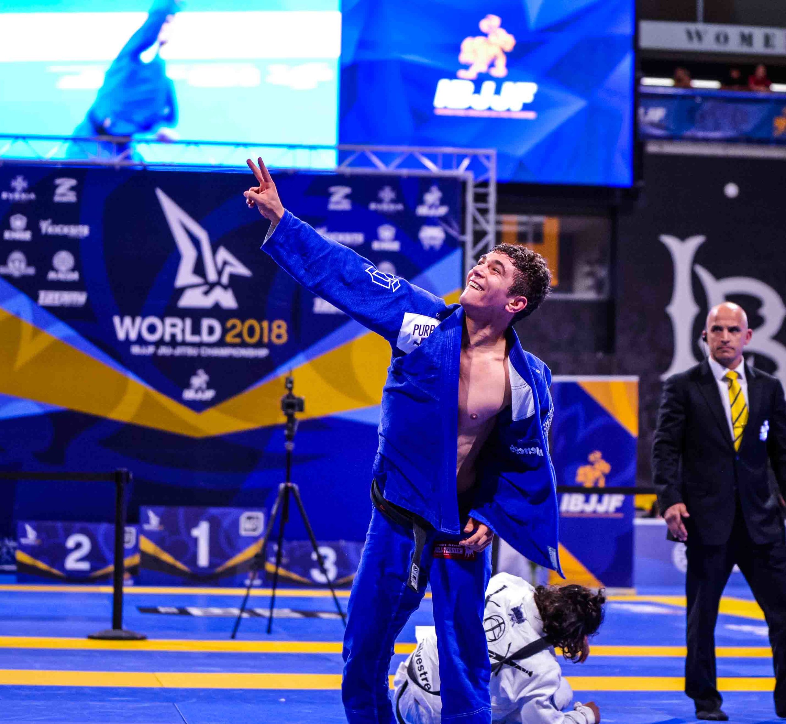 Mikey Musumeci becomes the first (and only so far) American to win a Black Belt World Championship twice by defeating Ary Farias.