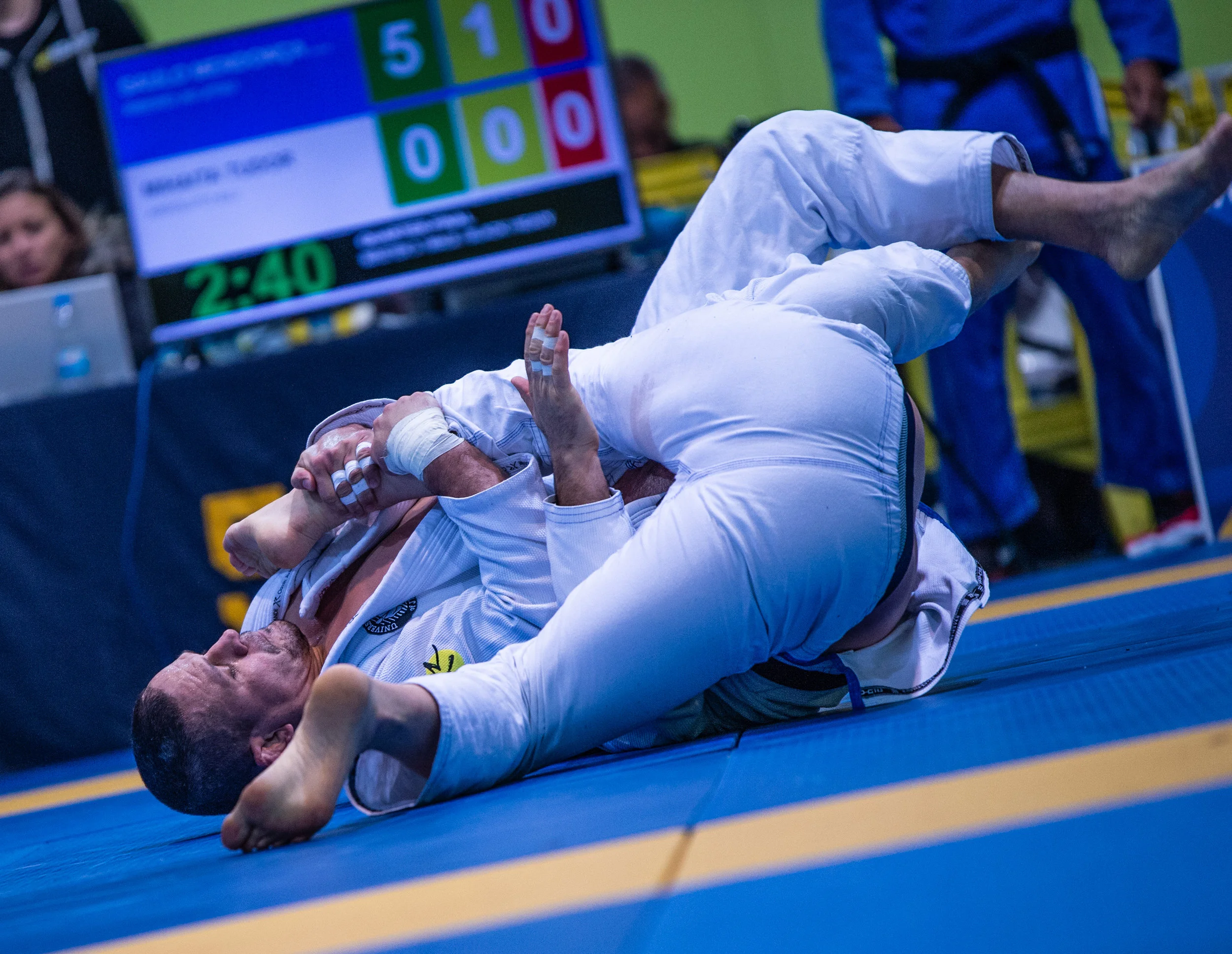 Saulo with the crazy kneebar