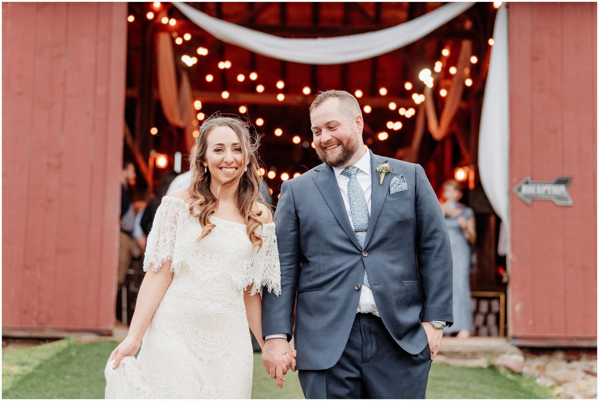 LaurenAndrewBarnAtForestvilleSharynFrenkelPhotography071.jpg