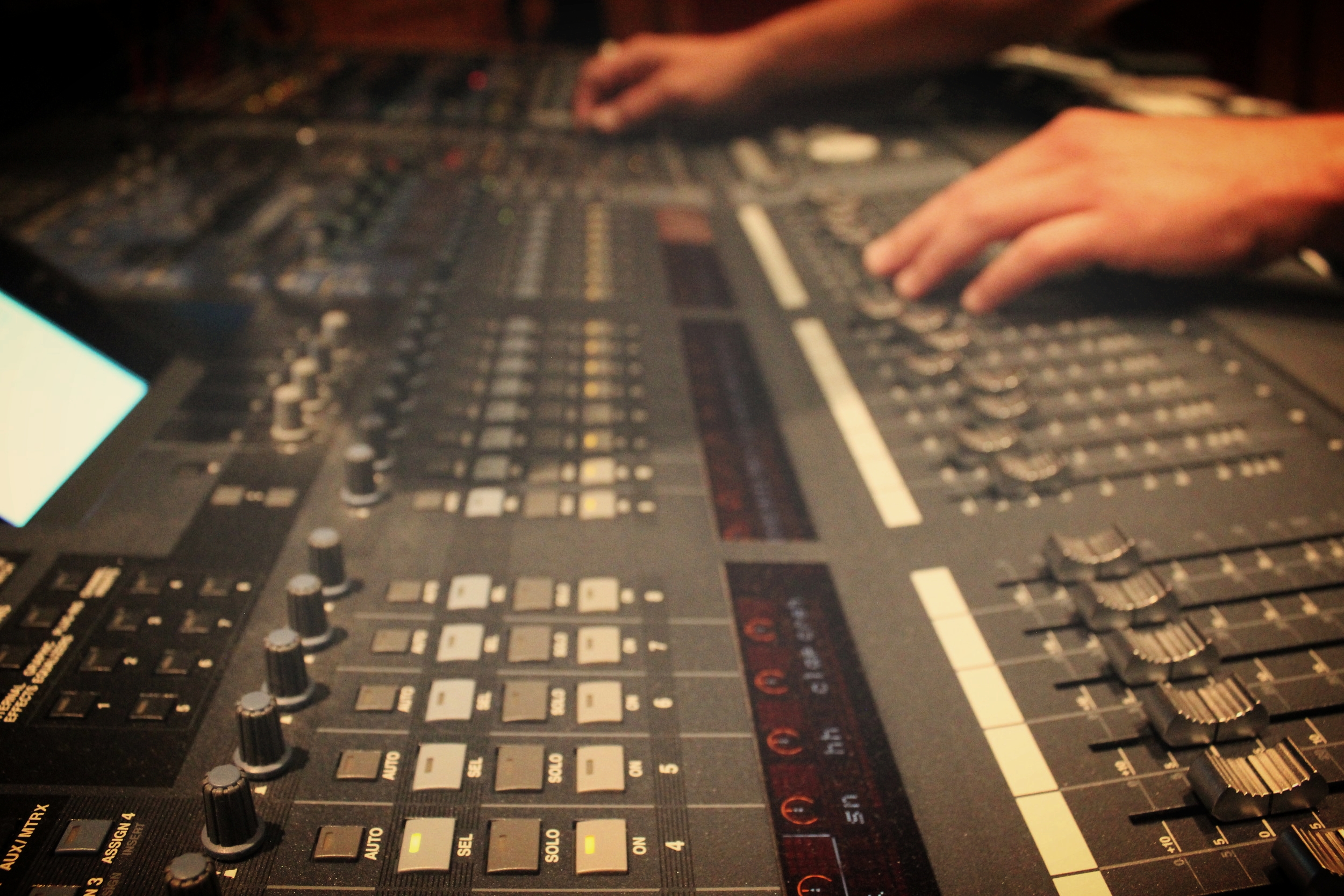  5.1 Mixing.   SOMEILLAN   State-of-the-art studio 