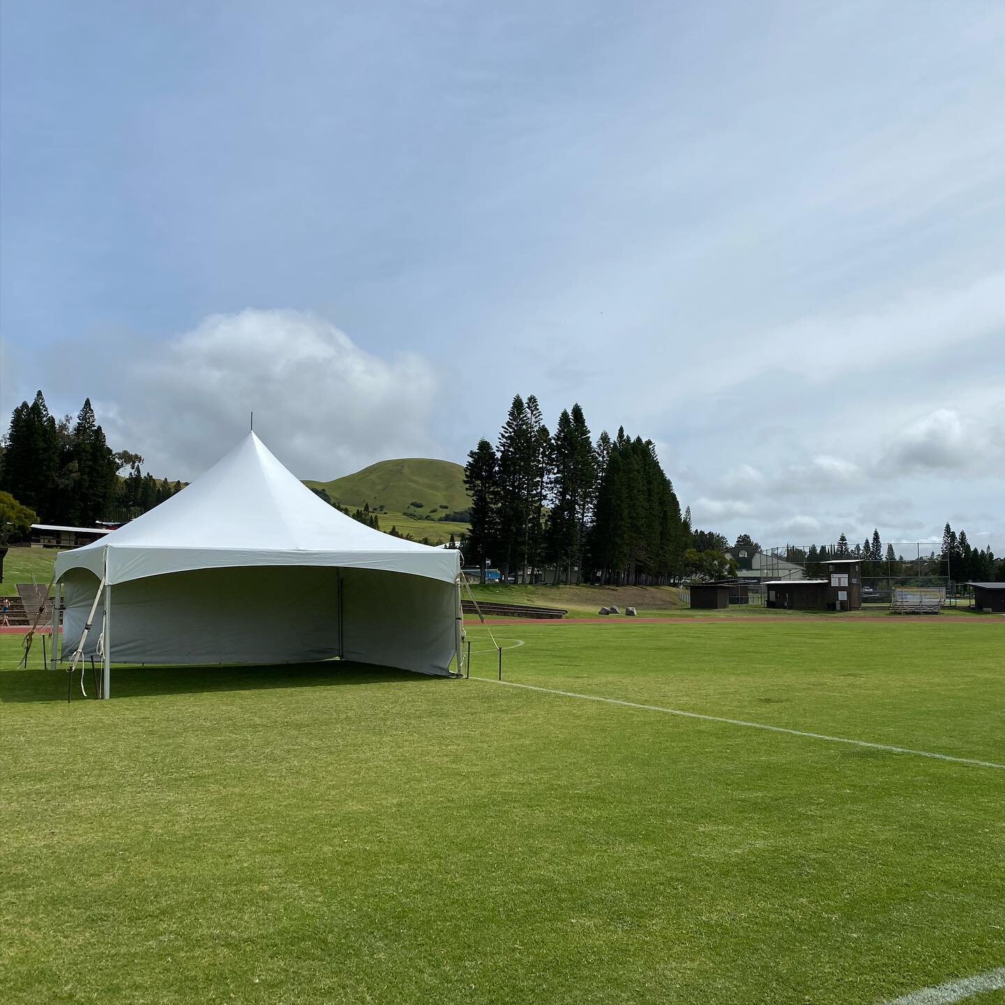 20x20 high peak tent with sides for track meet at @hawaiiprep soccer field. @bigislandtents #bit20x20highpeak #hawaiievents #bigislandtents #waimea #hpa