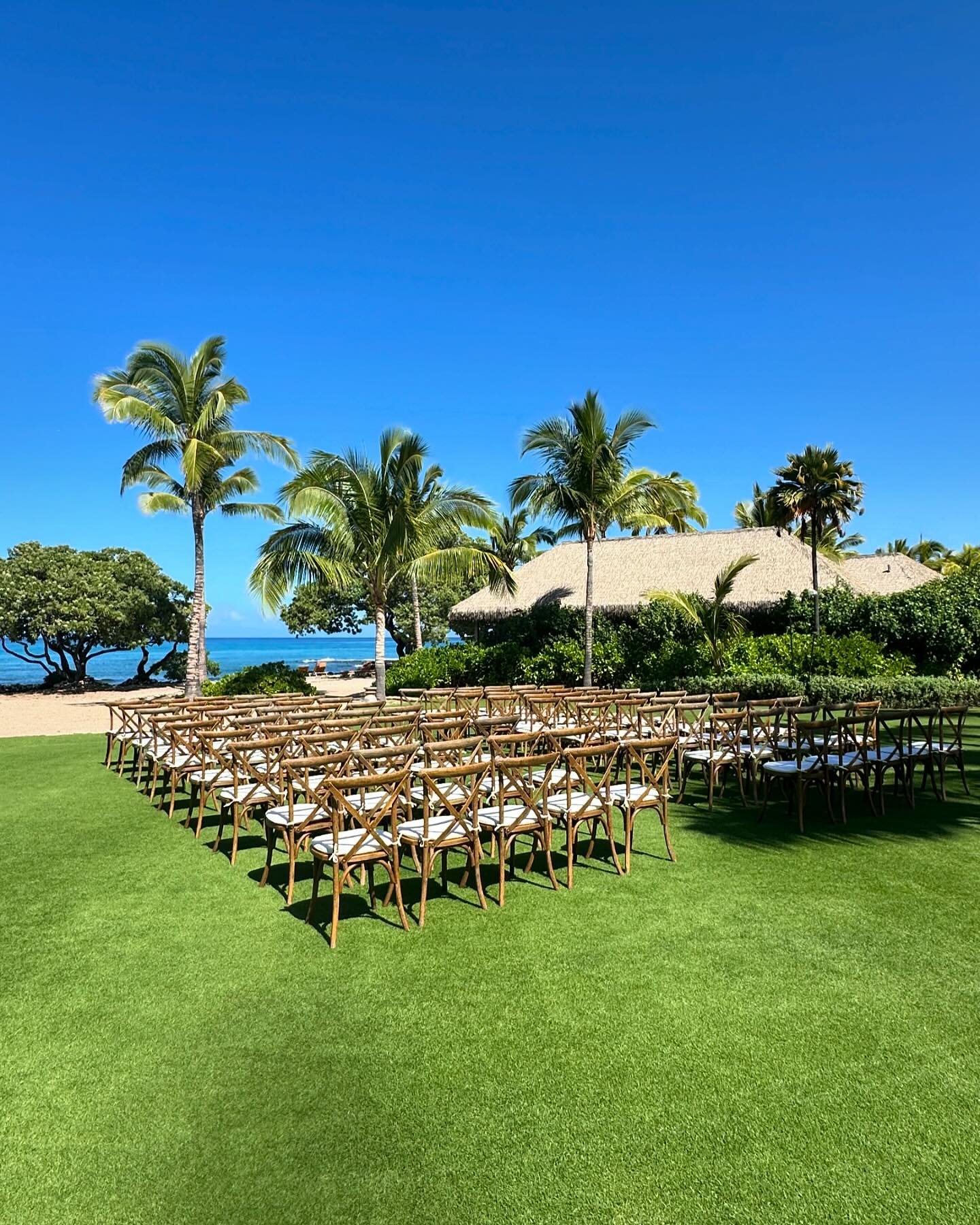 Beautiful ceremony at @konavillagerosewood kipuka nanea lawn. Cross back vineyard chairs with ivory pads for @collis.co. @bigislandtents 
#bigislandtents
#hawaiiwedding 
#konawedding
#konavillage 
#hawaiievents 
#konaevents 
#bitcrossbackvineyardchai