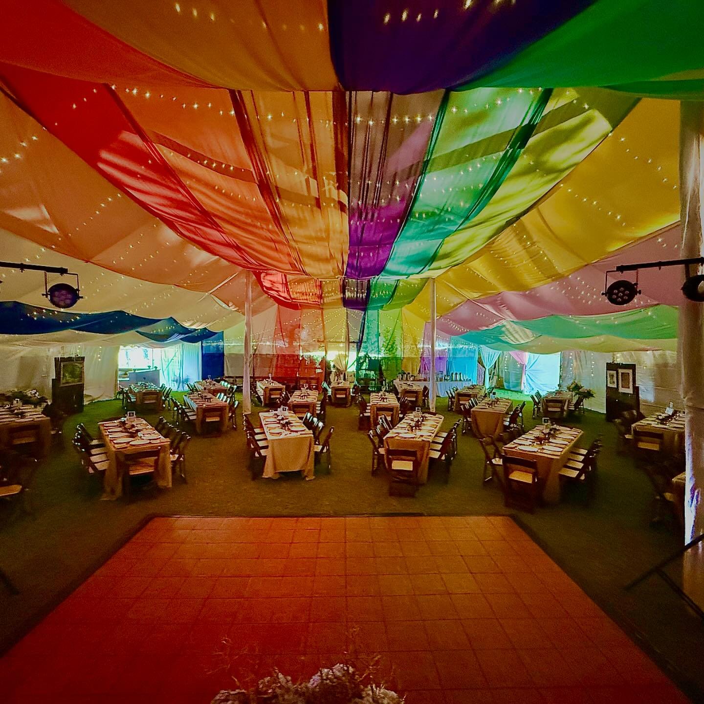 @hawaiiprep Alu Mai event at HPA upper campus. @bigislandtents Featuring our
60x white pole tent
Multiple small tents
Dark wood farm tables
Dark wood padded folding chairs
Twinkle lighting
Gold flatware
Roost lanterns
Teak dance floor

#hawaiievents 
