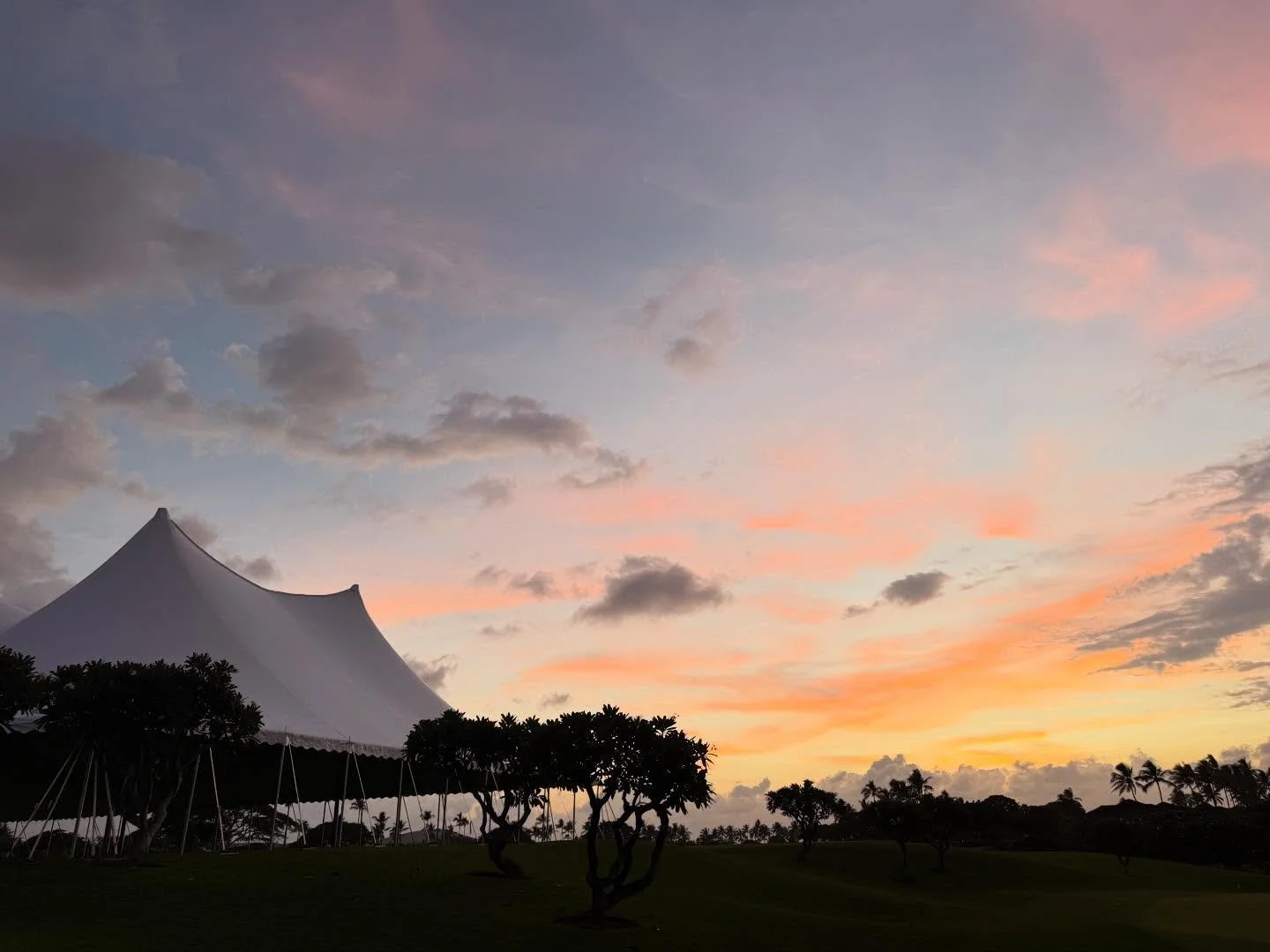 The great beast awakens. 100x140 tent set up on the driving range at four seasons. 

@bigislandtents 
@mcahawaii 
@fshualalaievents 
@fshualalaievents 
@anheuser_bushy 

#bigislandtents #hawaiievents #konaevents #sunset #fourseasons #bit100x140polete