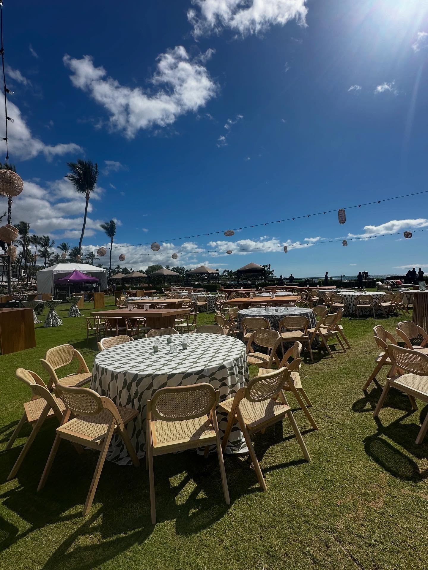 Excited to see our new chairs go out to so many events. Featuring our new natural rattan folding chairs, natural wishbone chairs, and natural bentwood chairs at turtle point at Fairmont. 

Chairs: @bigislandtents 
Coordination: @prahawaii 
Venue: @fa