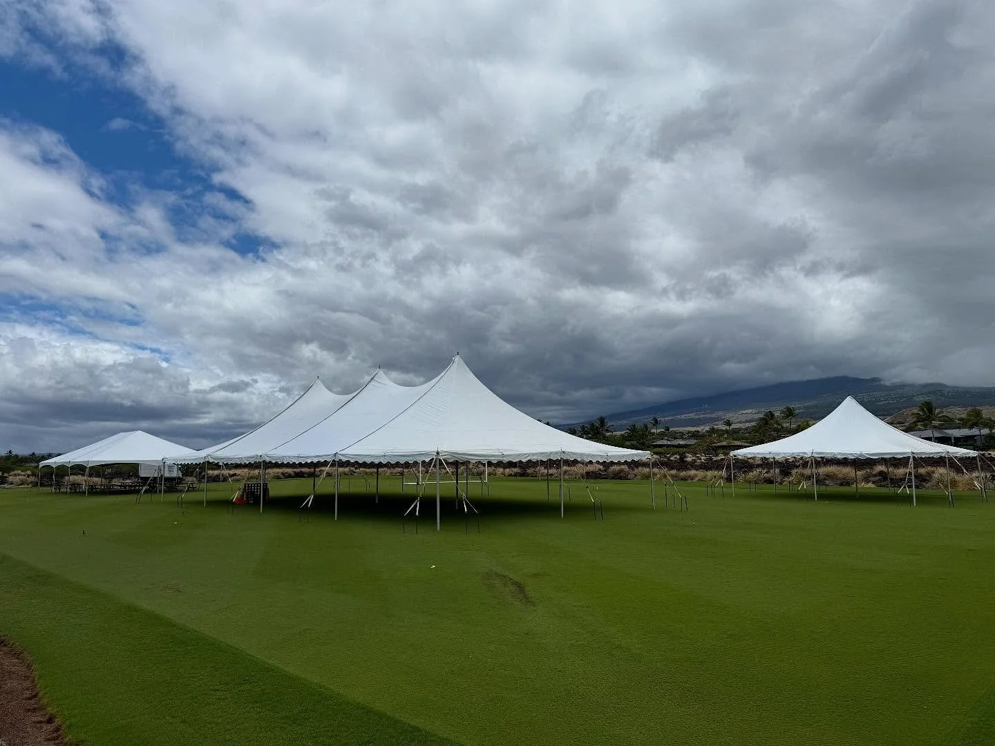 4th of July at kukio sports complex with our burnt style picnic benches 40x tents and lawn games. 

Venue: @kukiogbc 
Rentals: @bigislandtents 

#bigislandtents #hawaiievents #konaevents #4thofjuly #bbq #oceanviews #bit40xpoletent #bit30xframetent #b