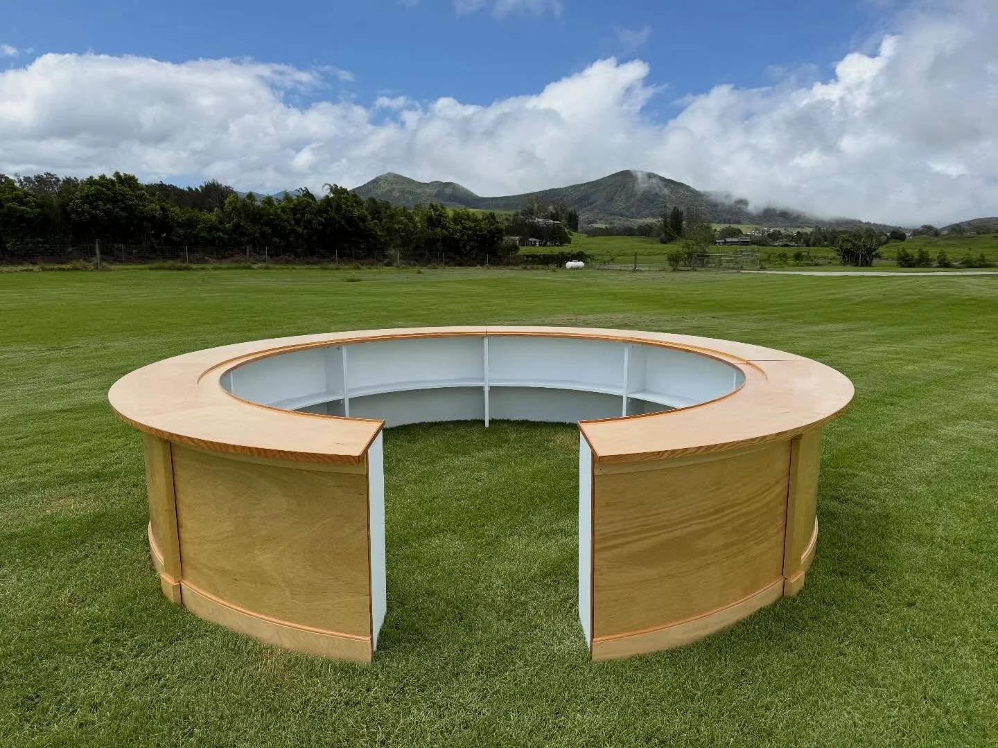 **NEW** 16 Foot Circular Natural Wood Bar. 
Ready to serve&hellip;neat or on the rocks. 

#bigislandtents #hawaiiwedding #hawaiievents #bit16ftcircularnaturalwoodbar #bigislandtentsandeventrentals