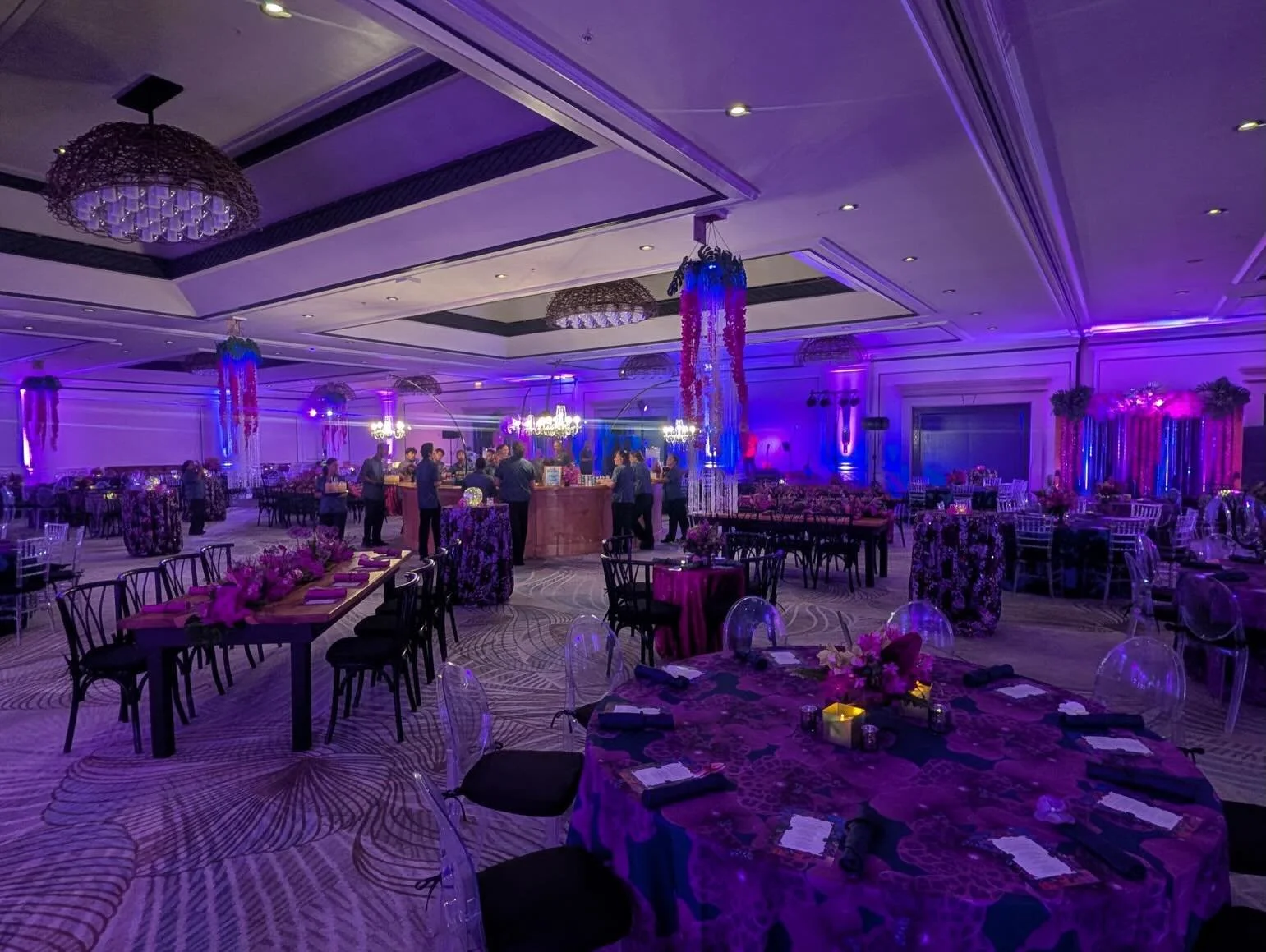 Large corporate event inside the fairmont grand ball room featuring our:
16ft natural round bar 
Over table chandelier hangers with crystal chandeliers
Black Willow chairs
Clear ghost chairs
Clear chiavaris

Coordination and design: @prahawaii 
Venue