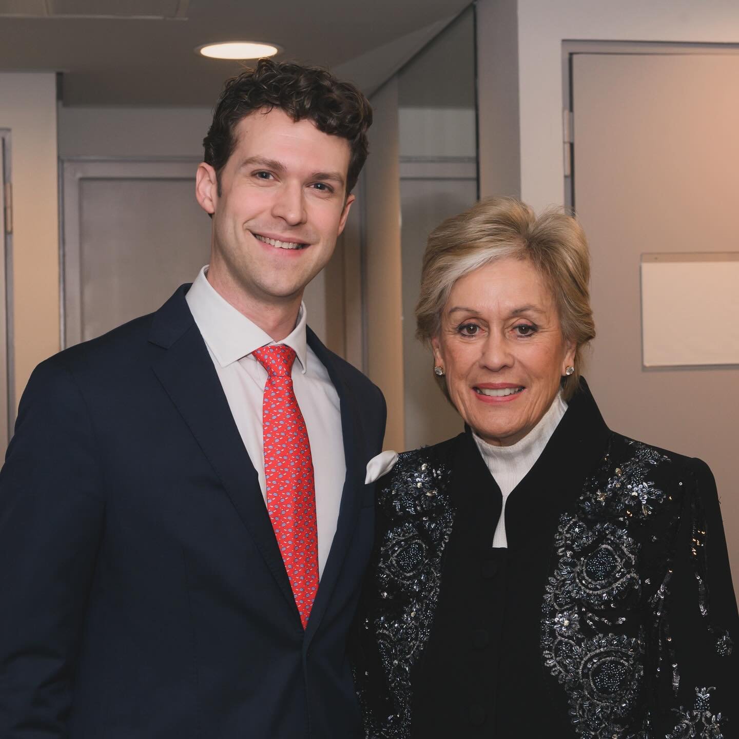 One highlight of my experience at @concursotenorvinas this year was meeting Dame Kiri Di Kanawa @kirionline backstage! I remember her advice to 1. never rest your voice, and 2. When sick, use consonants to keep your placement forward.
