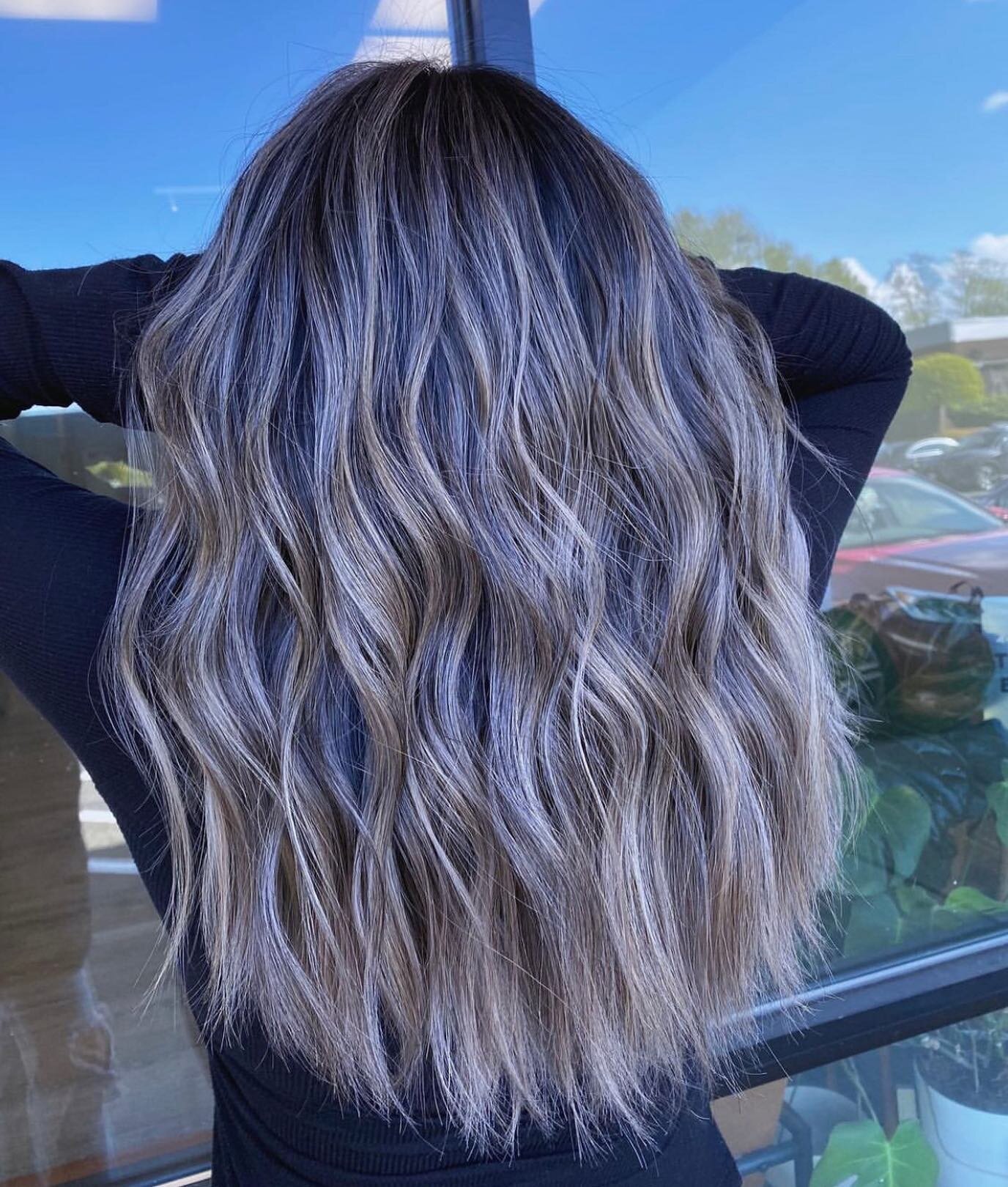 wow dimensional ✨by @ivan_does_hair 
.
.
.
.
.
.
. . . . . . . #dimensionalbalayage #olaplex #btcpics #redken #hairtransformation #licensedtocreate #hairofinstagram #haircutsseattle #balayage #modernsalom  #haircutsseattle #balayges #modernsalon #44t