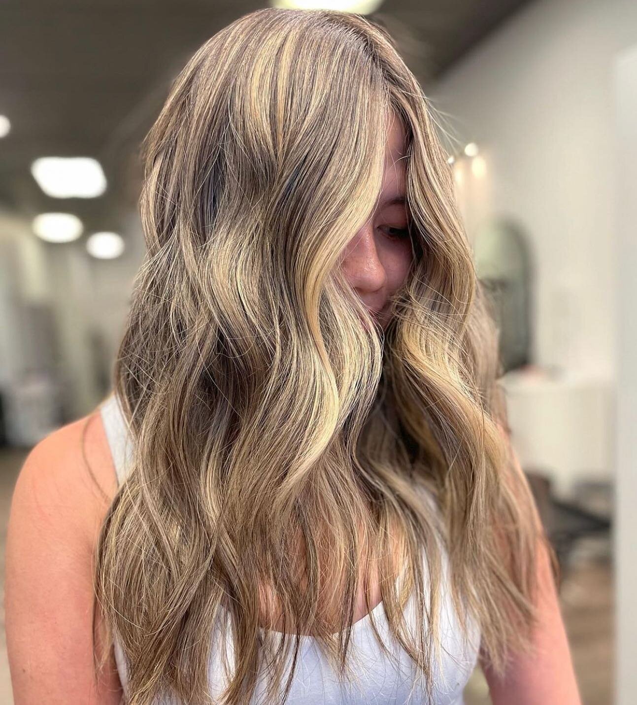 @queenofshears is not just a color master but her cuts are 💯
.
.
.
.
.
. . . . . . . #dimensionalbalayage #olaplex #btcpics #redken #hairtransformation #licensedtocreate #hairofinstagram #haircutsseattle #balayage #modernsalom  #haircutsseattle #bal