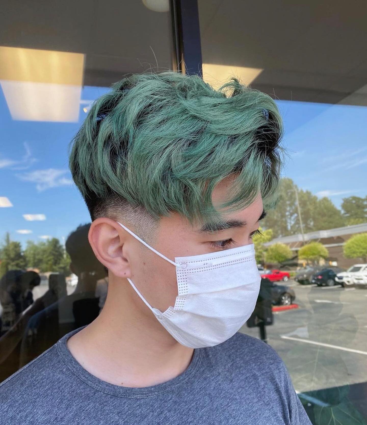 Seafoam green 🧼 or lavender (can&rsquo;t think of a cool name) @ivan_does_hair. We got you GUYS too! Email to book. 
.
.
.
. . . . . . . #bleachandtone #menshair #olaplex #btcpics #redken #hairtransformation #licensedtocreate #hairofinstagram #hairc