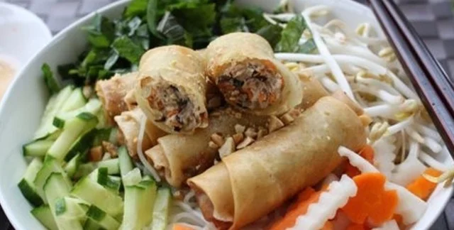 31. Bun Cha Glo - Imperial Rolls
