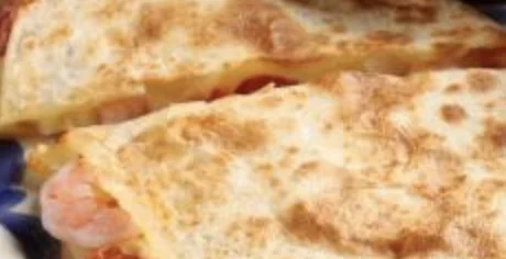 Camarones Quesadilla