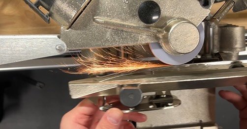 ✨ Fresh blades need fresh starts! Just finished giving these brand new beauties their first *proper* sharpening. 

PSA: Factory sharpening is inconsistent and definitely won&rsquo;t match your preferred hollow depth. Don&rsquo;t let inconsistent edge