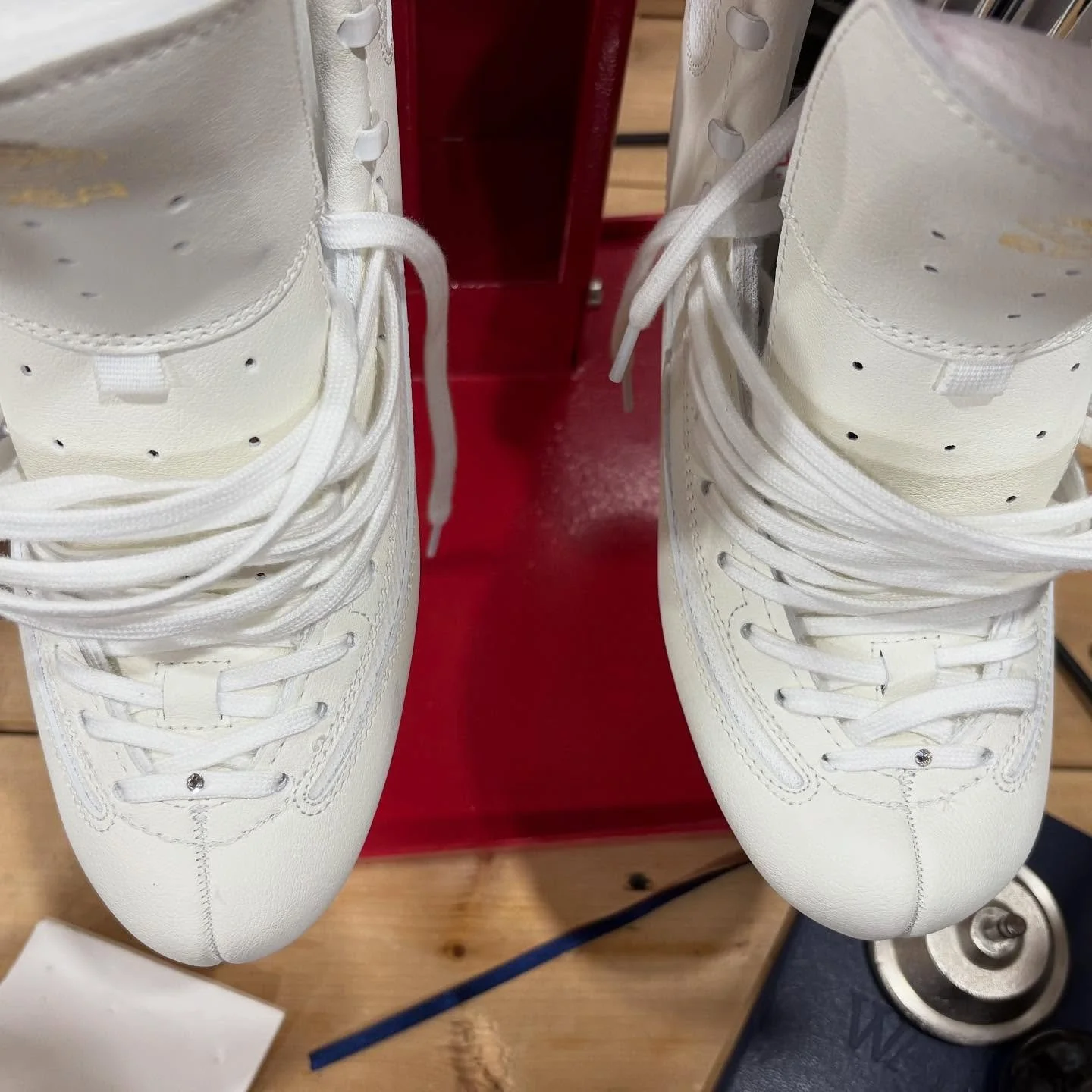🎉 HUGE congratulations to Cami on her brand new Ice Flys and fresh Legacy 7 blades! ⛸️✨

What a transformation! Her previous skates were not only a poor fit, but the mounting was so far off she could barely skate. Now she&rsquo;s got boots that actu