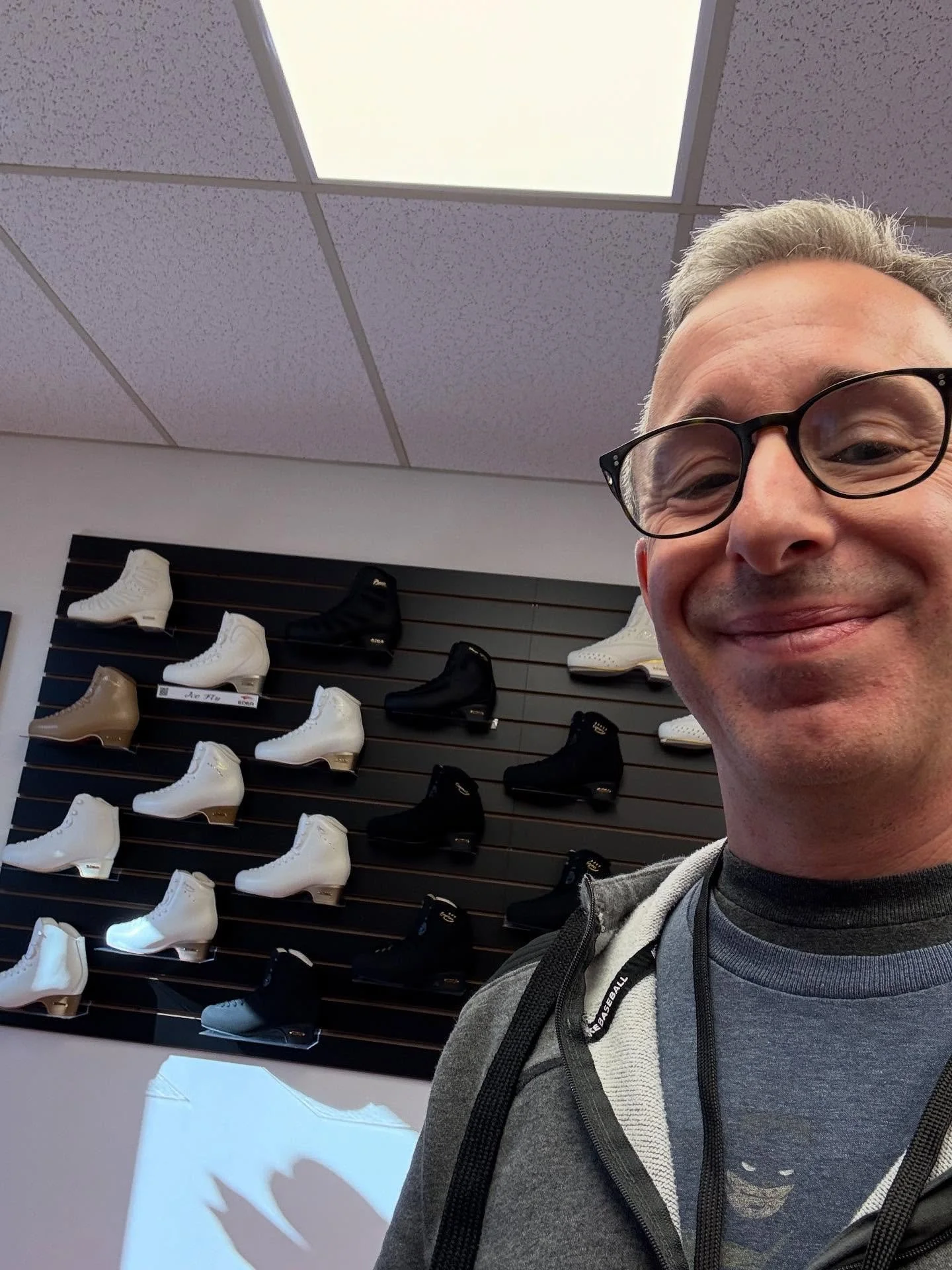 First day of EDEA skates training with @skatesus! Excited to dive deeper into the craft of proper boot fitting, heat molding, and bringing even better service to my skaters. 

Always learning, always growing - because you deserve the best! 🙌

#Figur