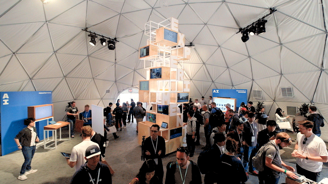 Google_IO18_totem_loop_02.gif