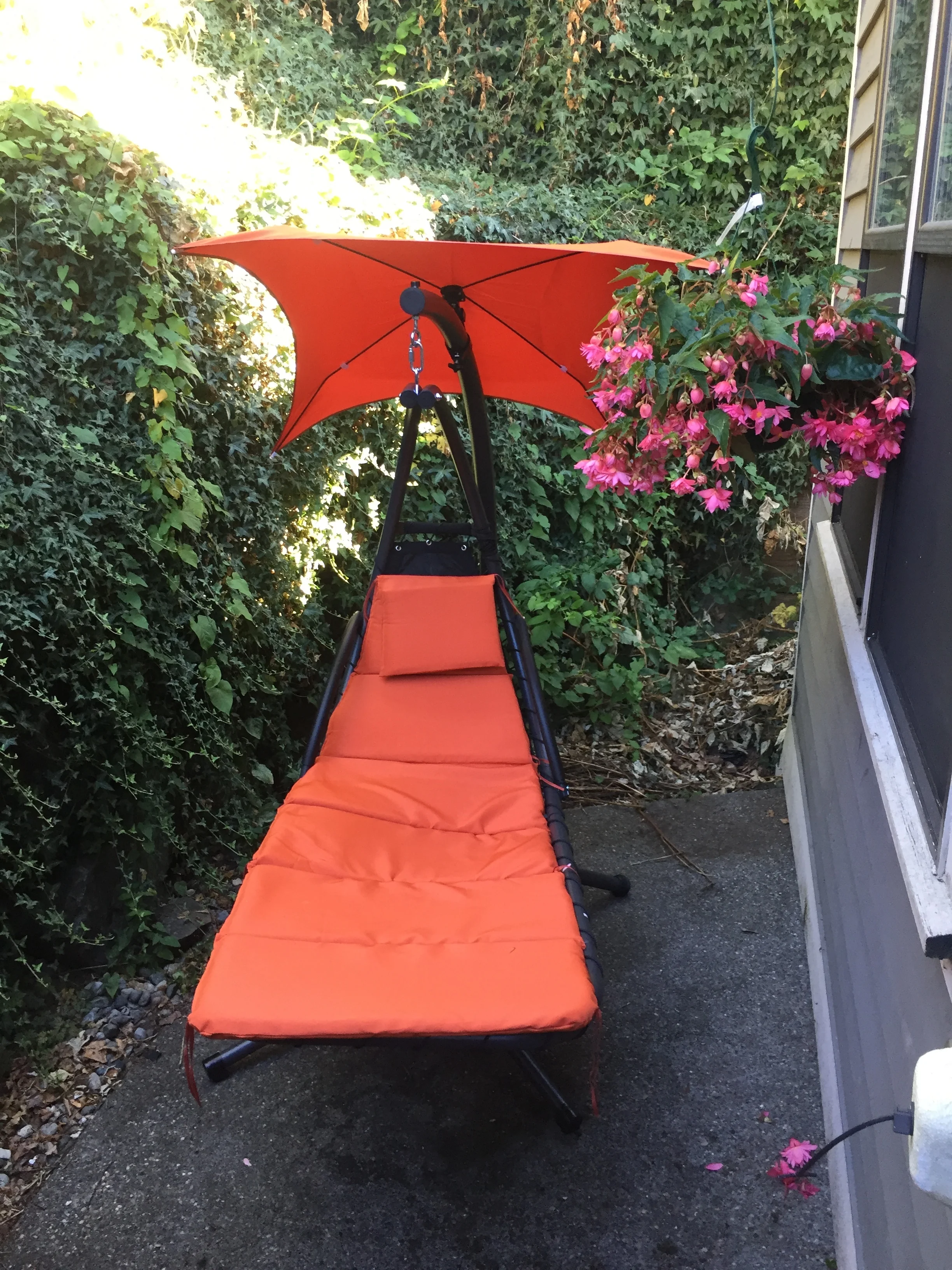 Outdoor furniture assembly 