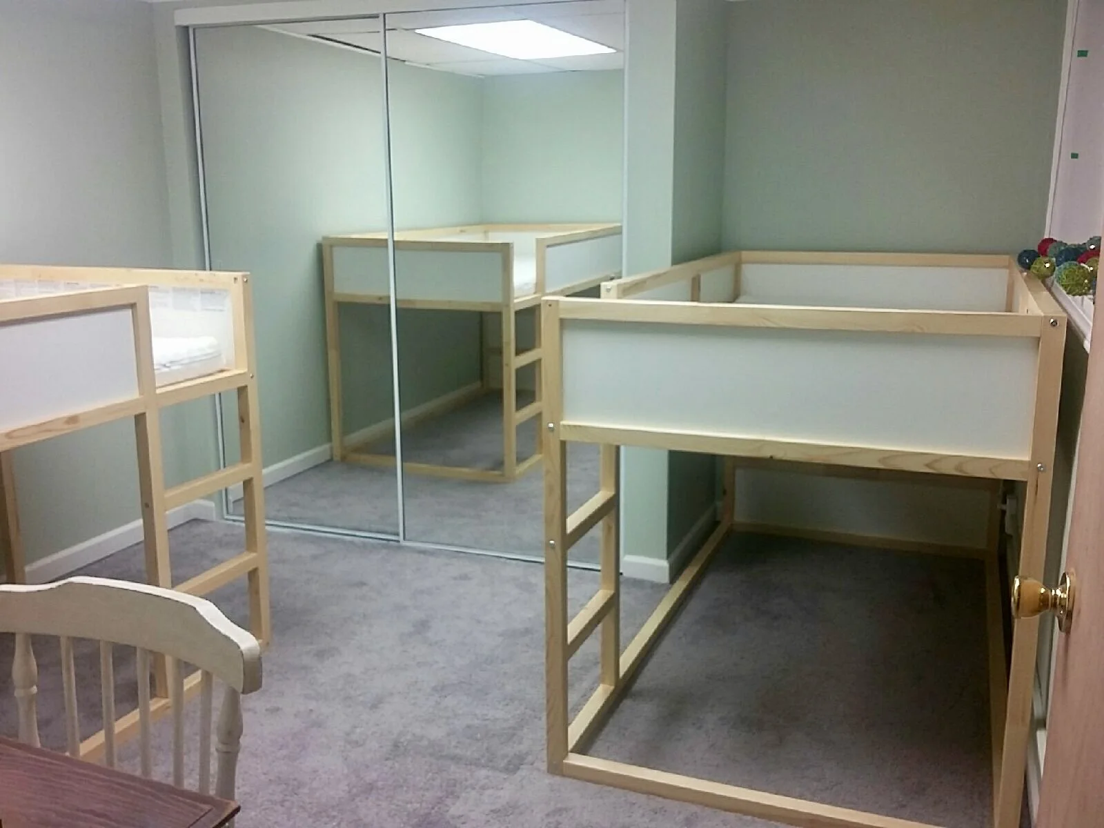 Bedroom furniture assembly
