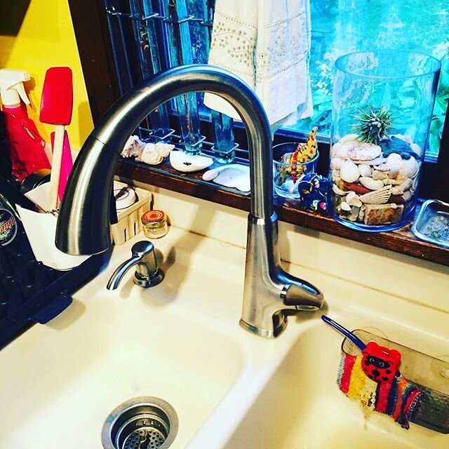 Pfister kitchen faucet installation 💧 &bull;
&bull;
&bull;
#BixnoHandy #handyman #Seattle #Honolulu #DFW #Chicago #style #tools #transformation #learn #build #diy #business #home #work #renovation #explore #travel #determination #house #handy #motiv
