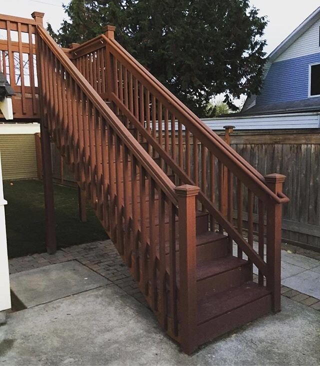 Trex Select composite deck installation 🔨 &bull;
&bull;
&bull;
#BixnoHandy #handyman #Seattle #Honolulu #DFW #Chicago #style #tools #transformation #learn #build #diy #business #home #work #renovation #explore #travel #determination #house #handy #m